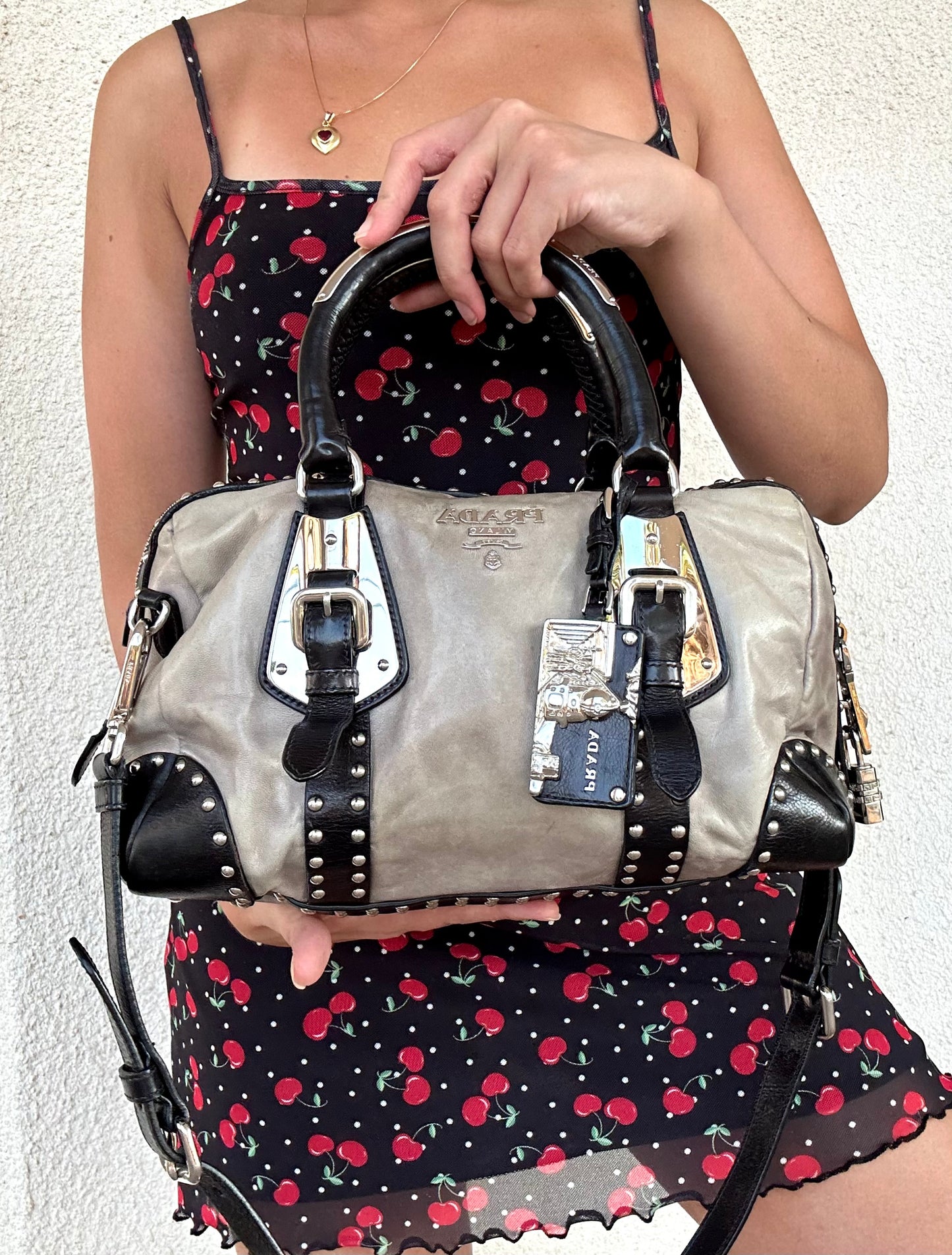 Bauletto Prada in pelle con borchie