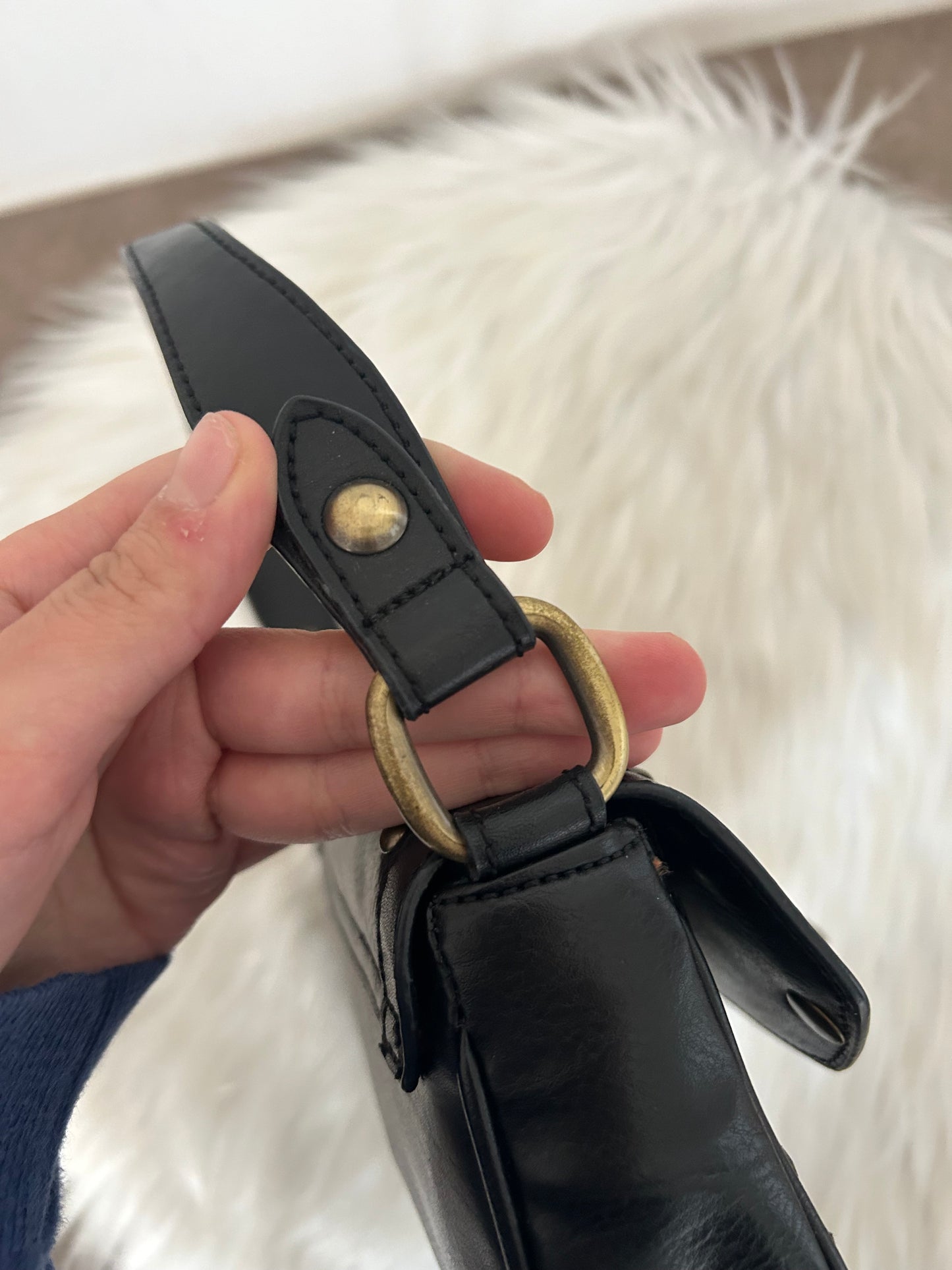 Borsa Guess vintage nera in similpelle con borchie