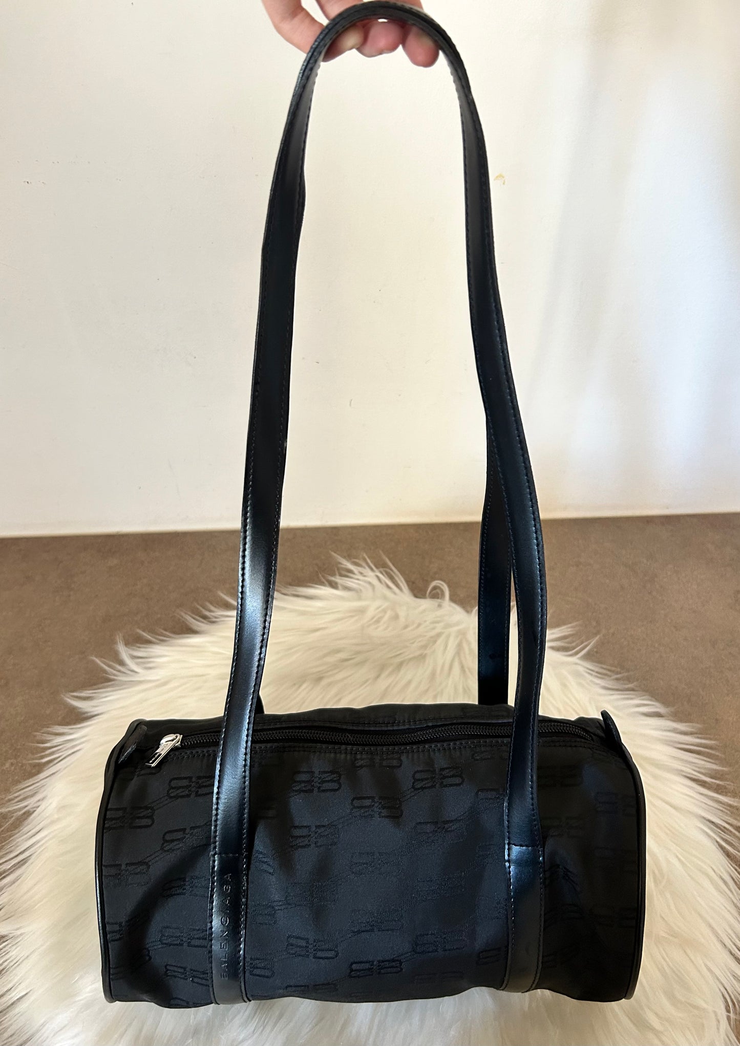 Balenciaga borsa a cilindro in monogram