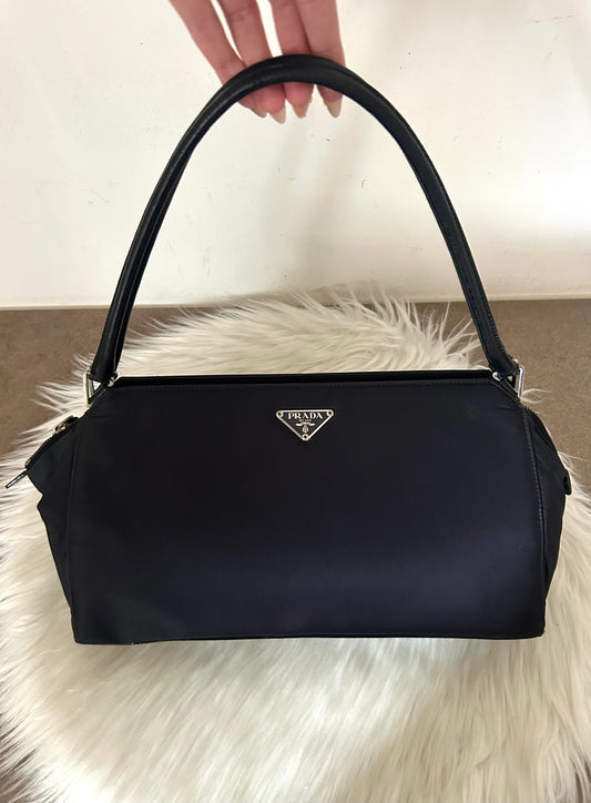 Prada baguette viola scuro in nylon