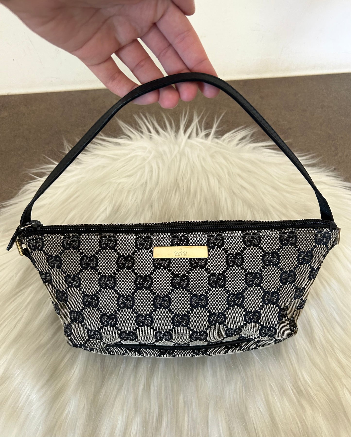 Gucci Boat in monogram con metalleria oro
