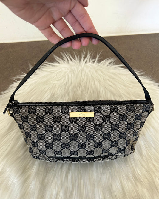 Gucci Boat in monogram con metalleria oro