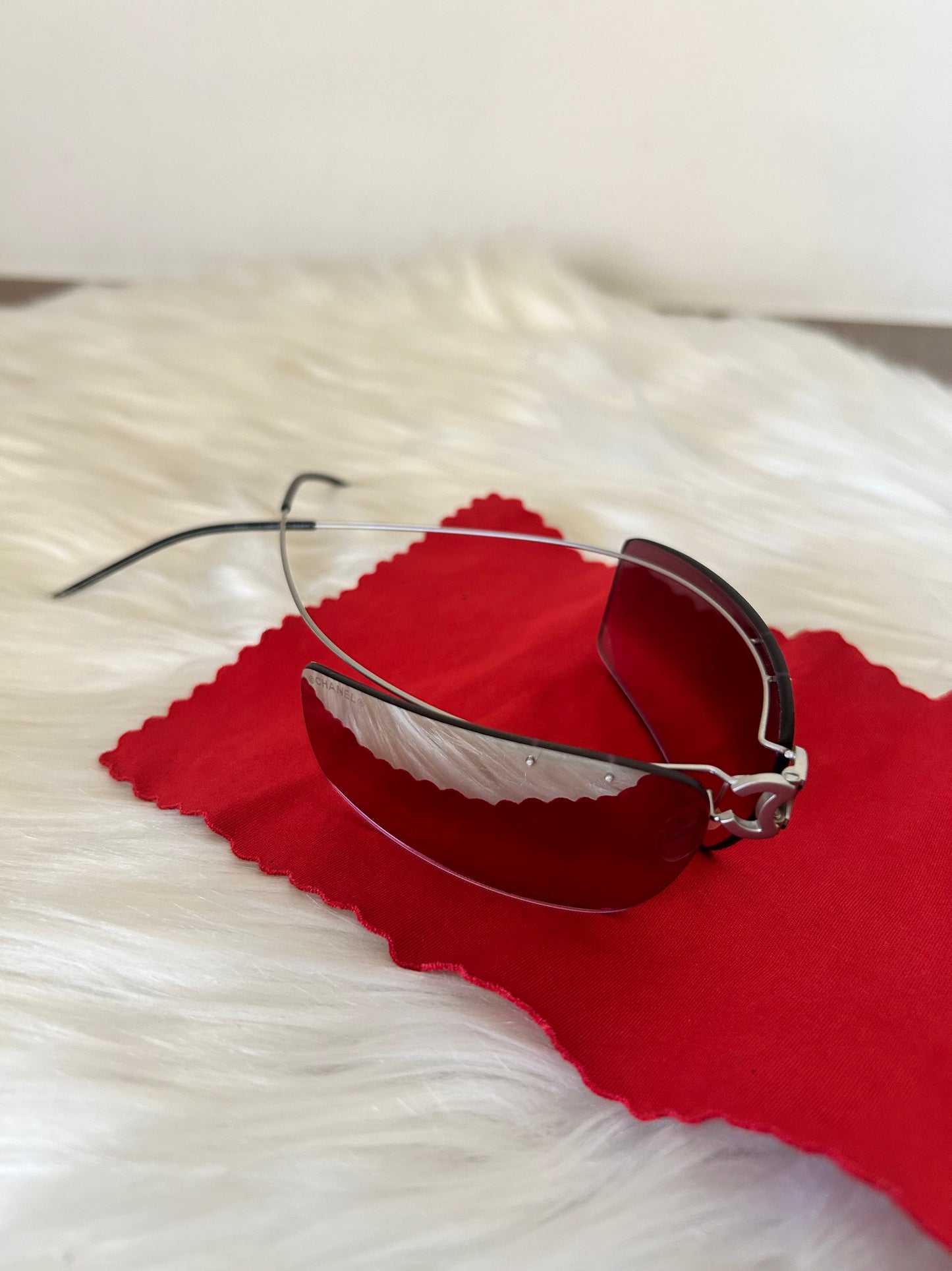 Occhiali Chanel vintage con logo centrale