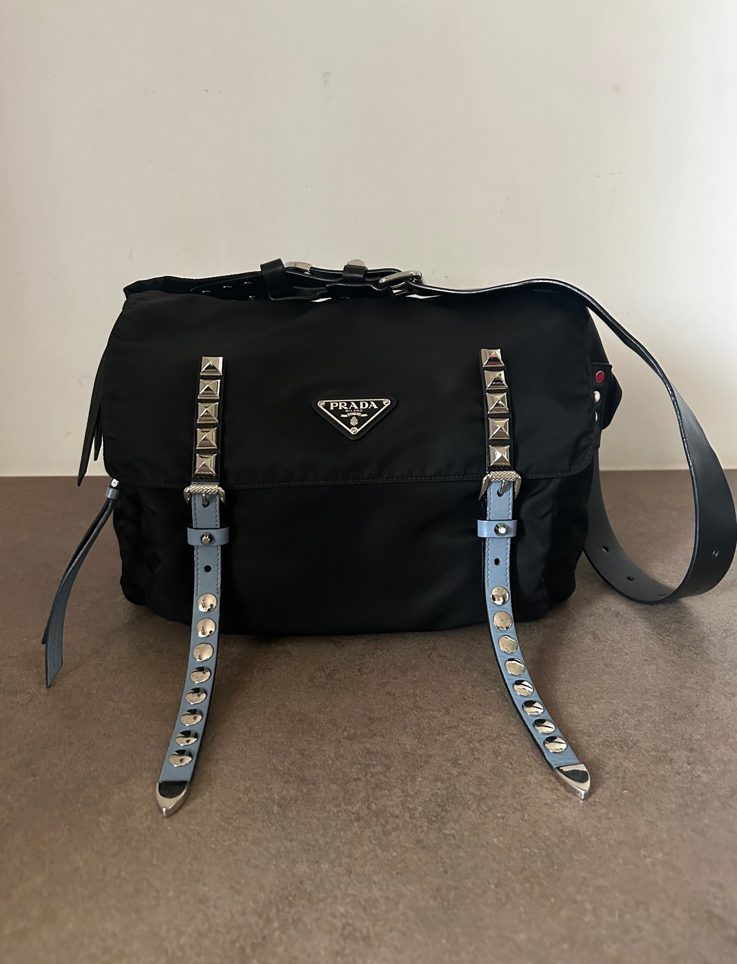 Prada tote in nylon con borchie