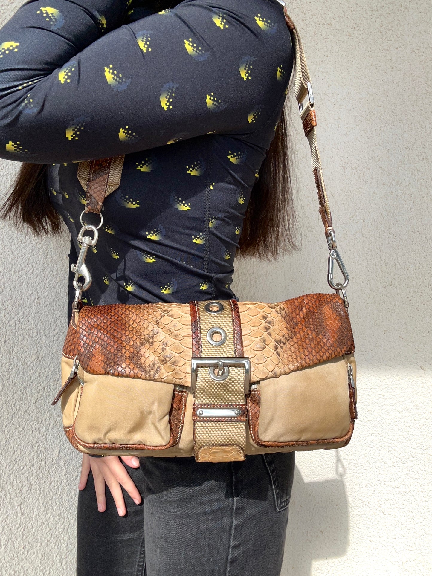 Prada Multipocket baguette in pelle di pitone e nylon