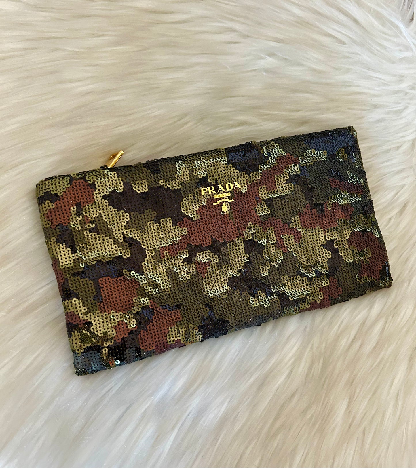 Prada Pochette con paillettes fantasia militare