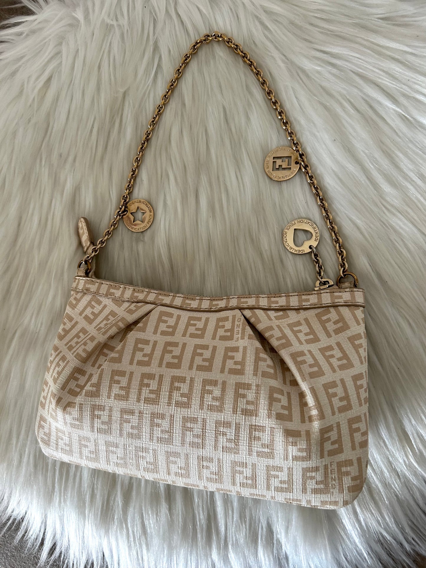 Fendi baguette in monogram zucchino con charms