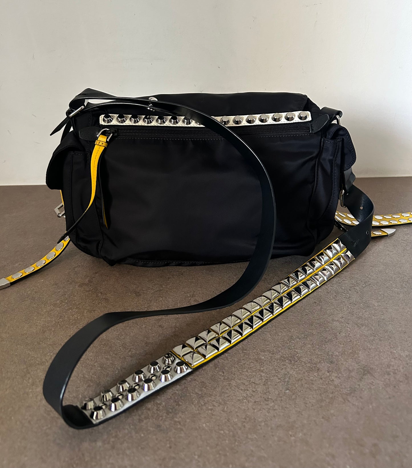 Prada tela vela con borchie rarissima