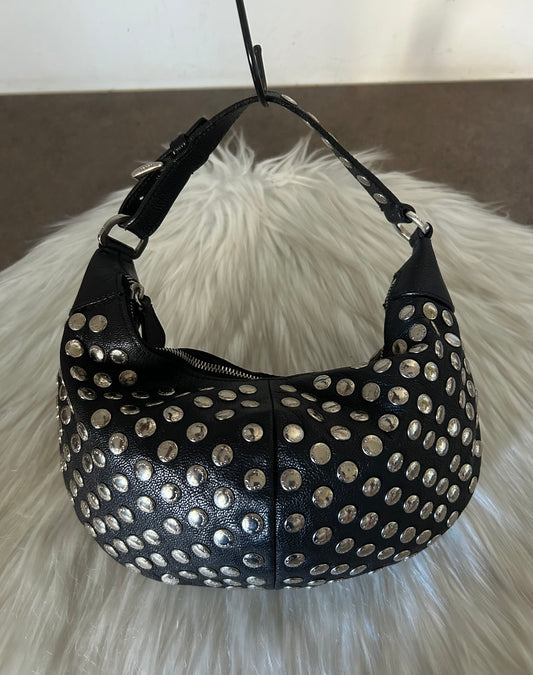 Prada Arqué in pelle nera con borchie logate