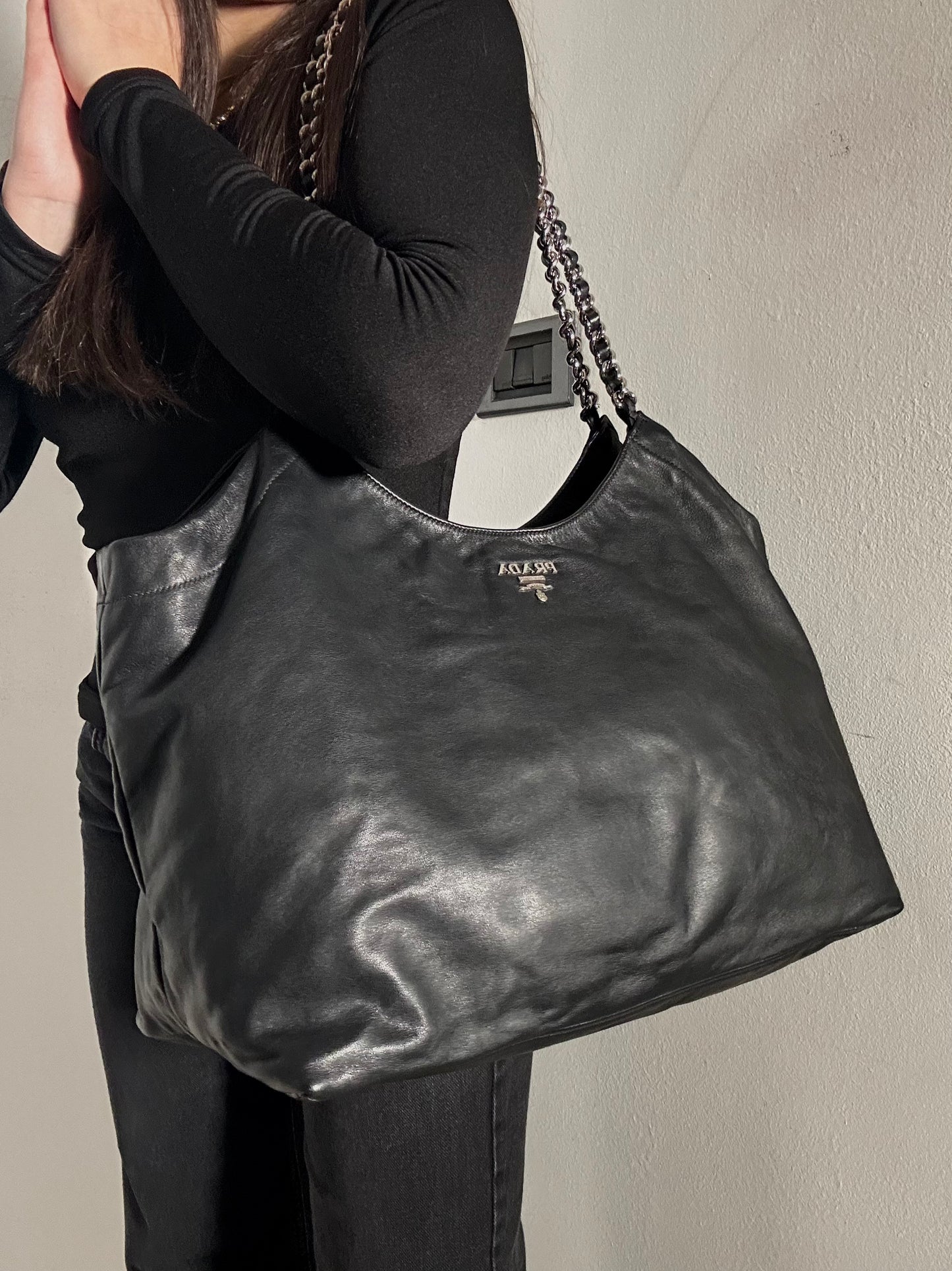 Prada tote bag in pelle nera
