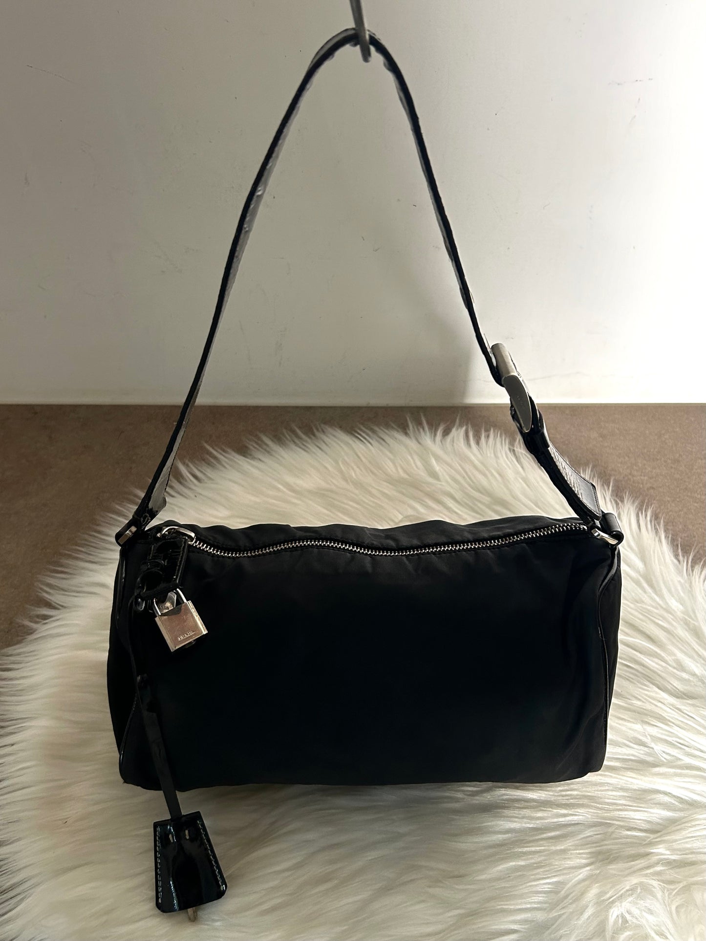 Prada baguette nera in nylon