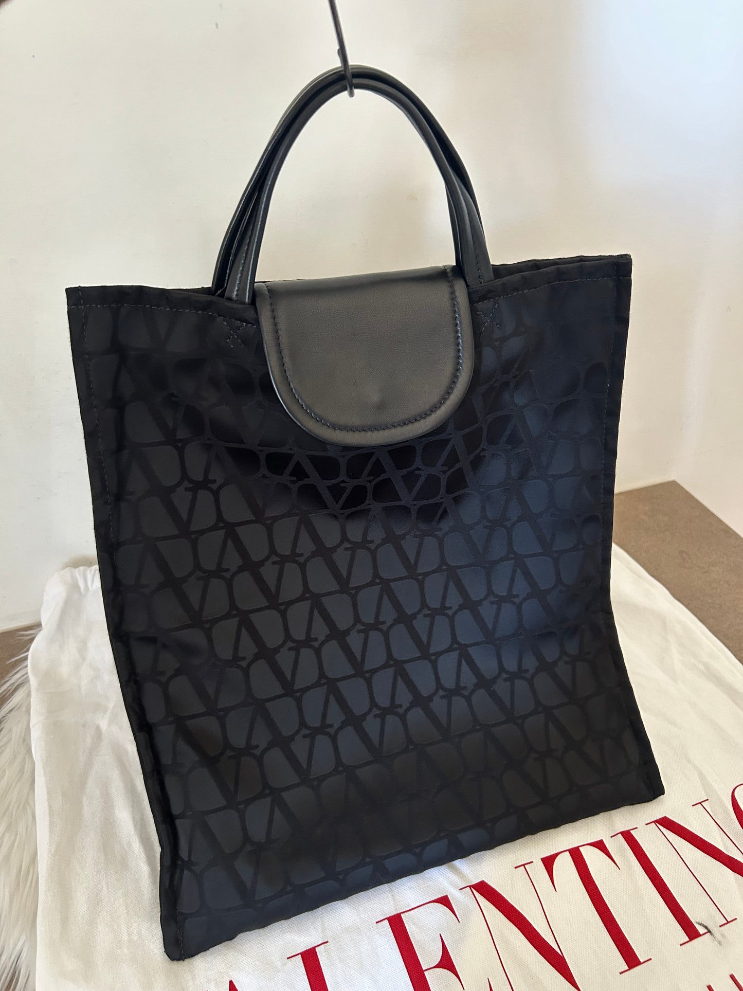 Tote Valentino Garavani logata con dust bag