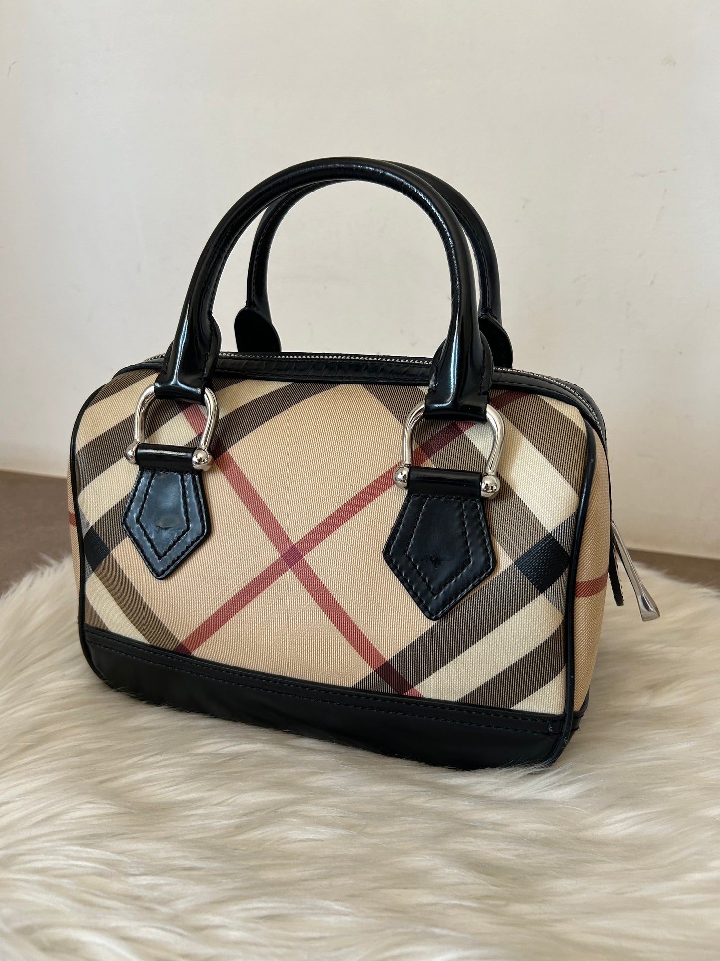 Burberry bauletto in check