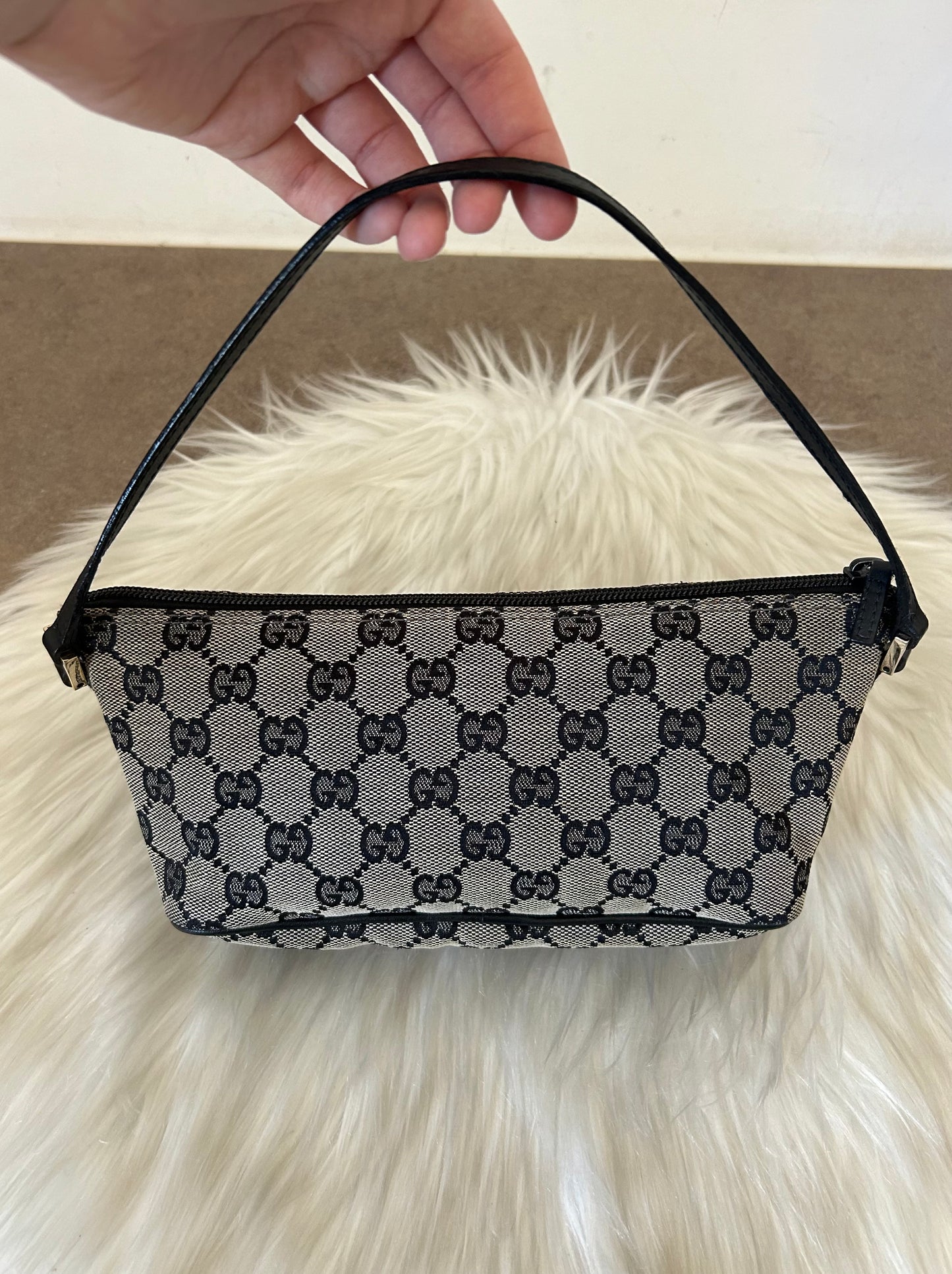 Gucci Boat in monogram con metalleria oro