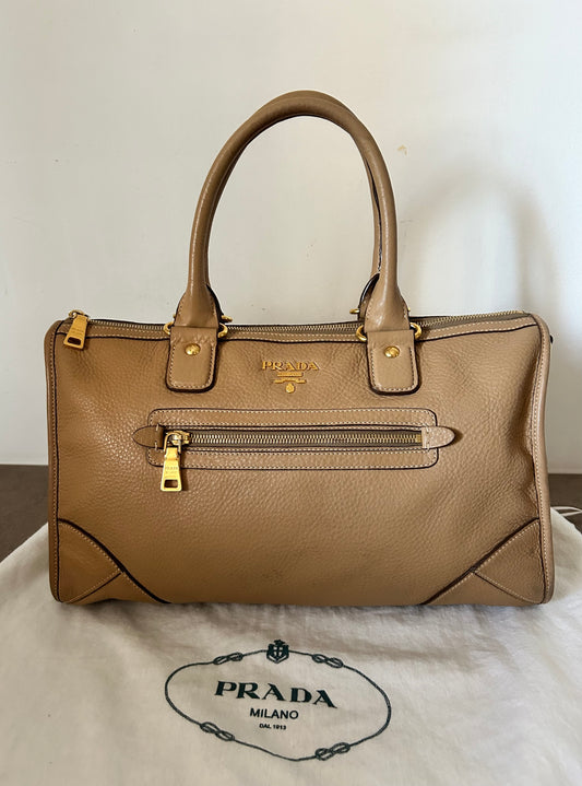 Prada bauletto in pelle beige
