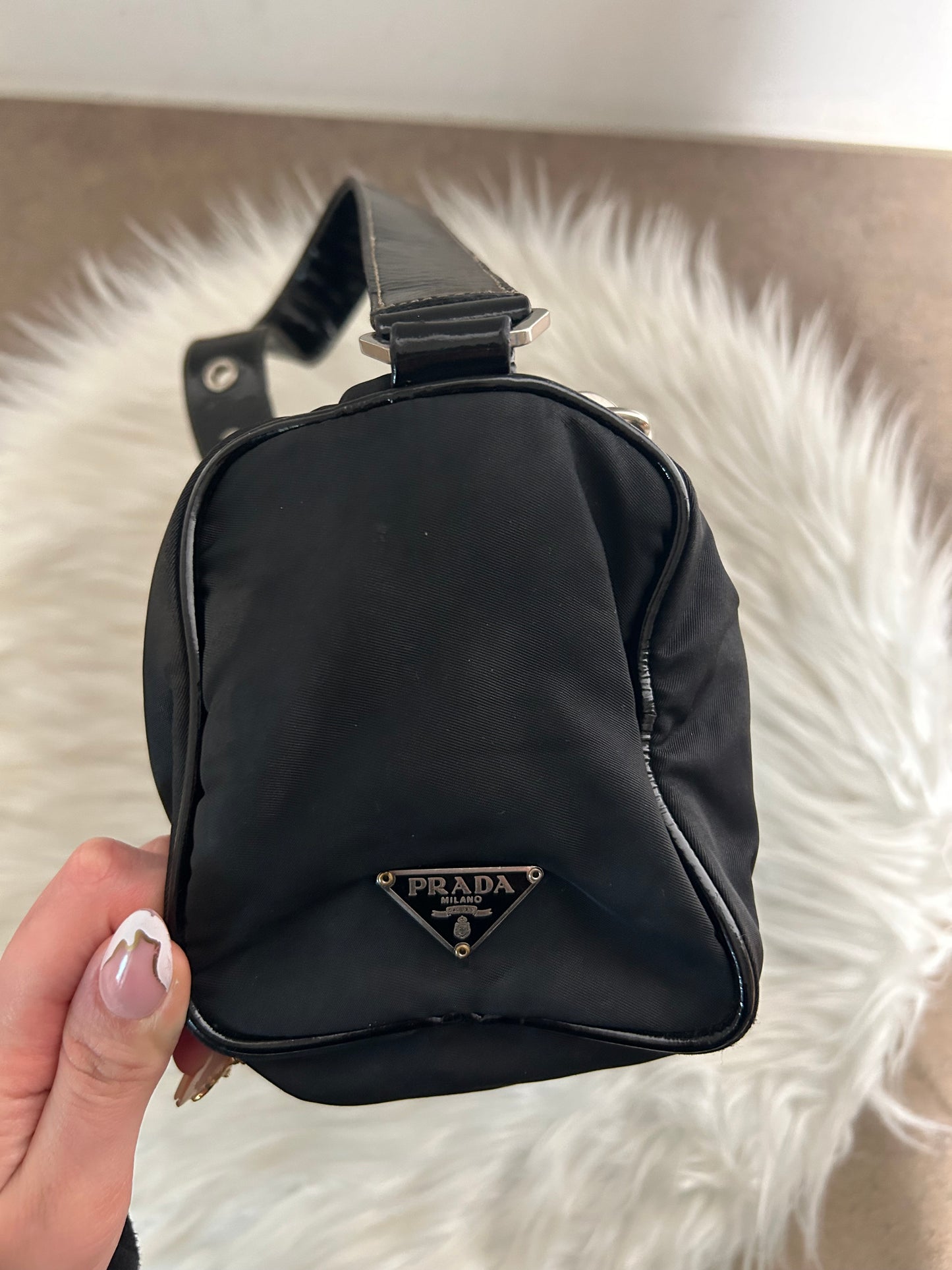 Prada baguette nera in nylon