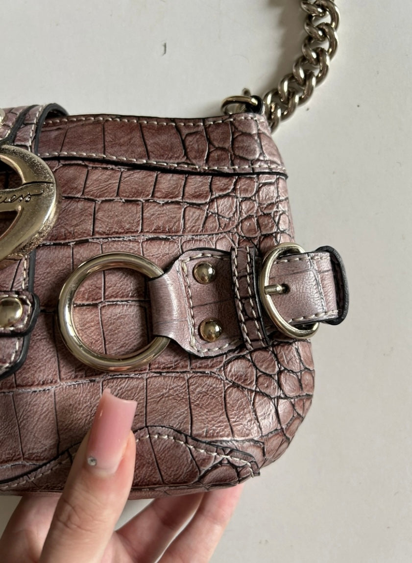 Guess in similpelle di coccodrillo viola