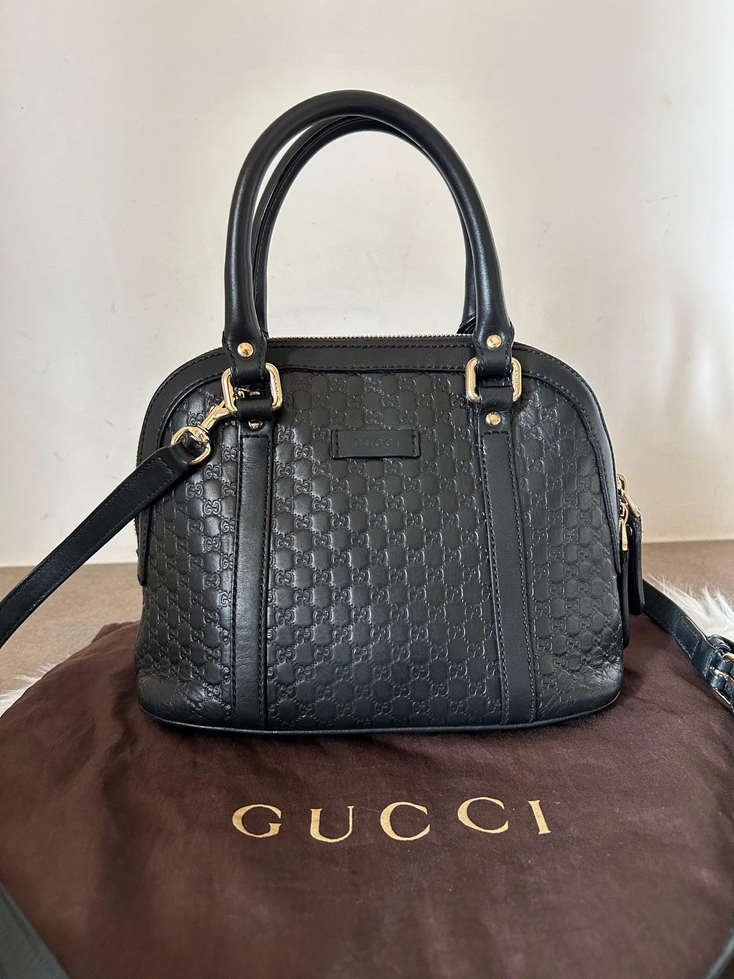 Gucci Dôme mini in micro guccissima nera