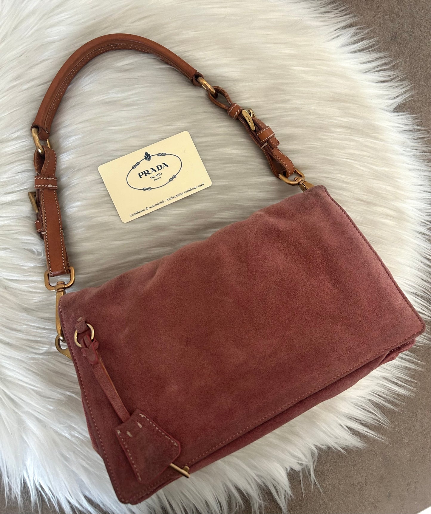 Prada baguette in suede rosa antico