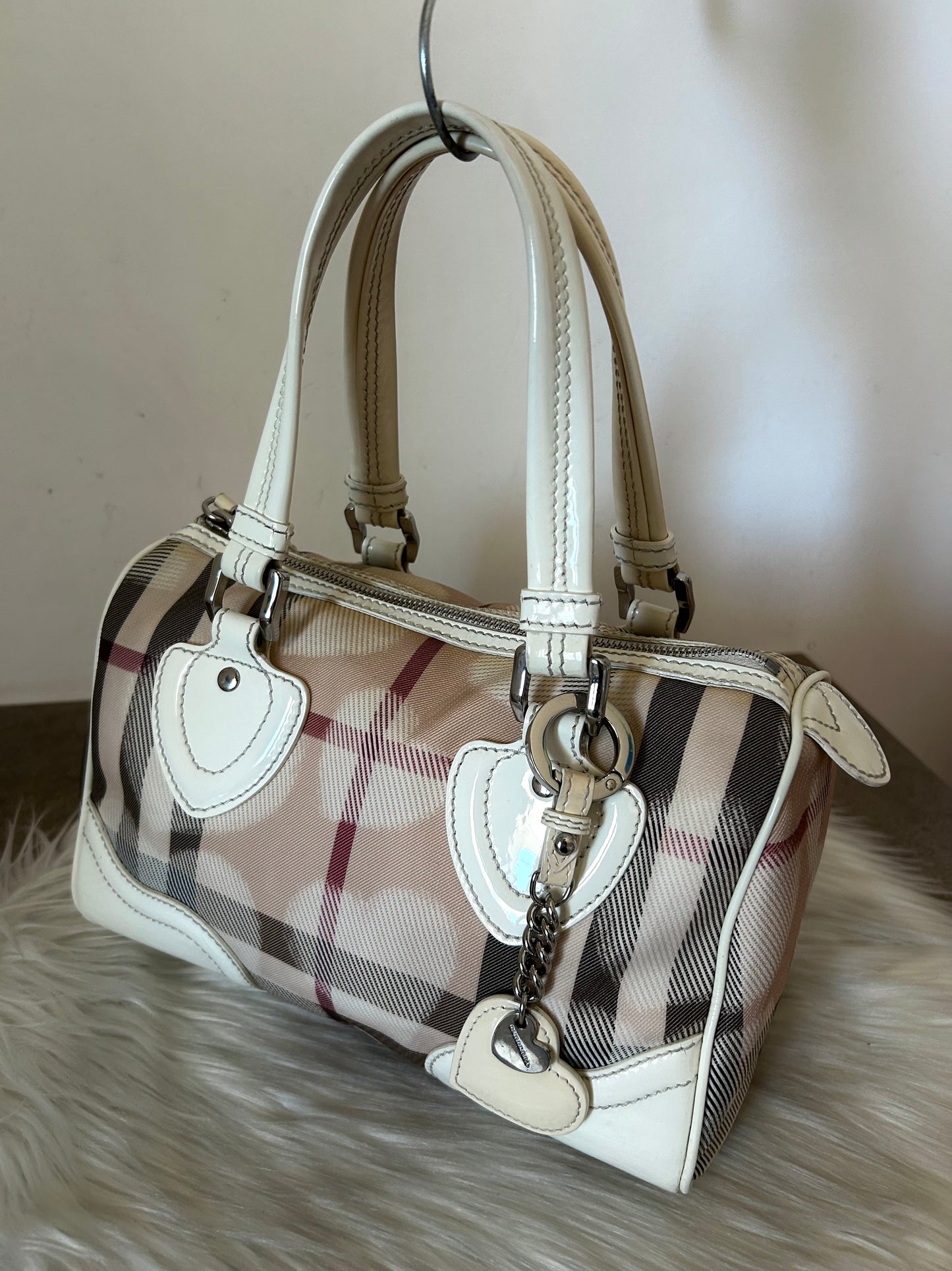 Burberry tote Heart