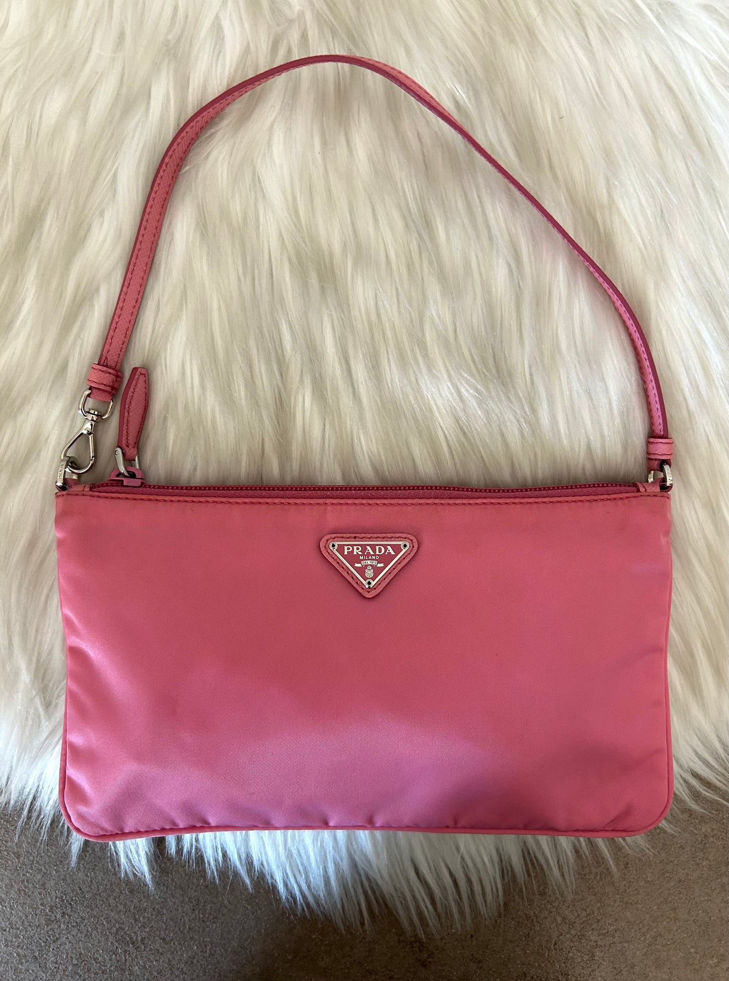 Prada baguette rosa in nylon