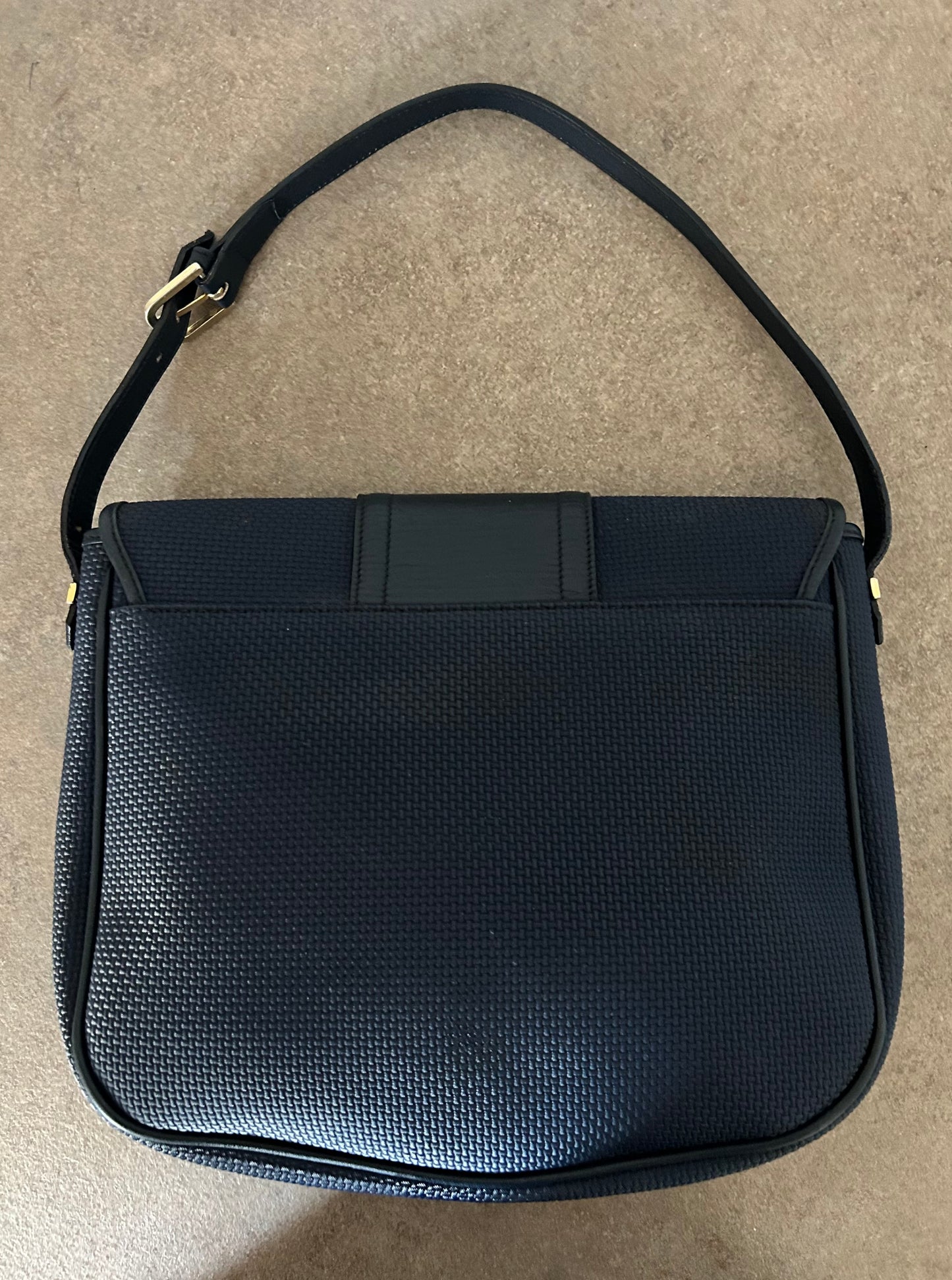 Yves Saint Laurent modello postina blu scuro