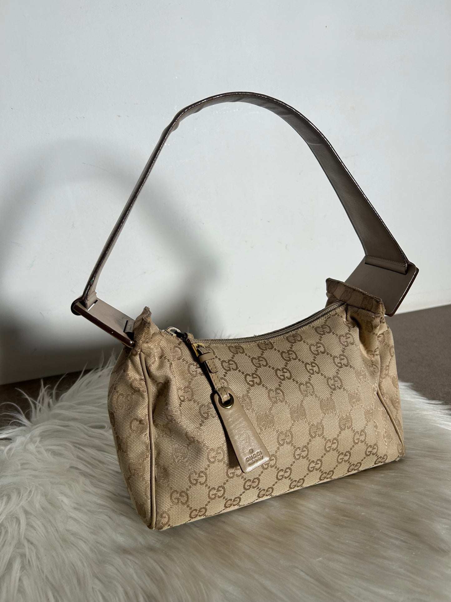 Gucci pochette in monogram beige