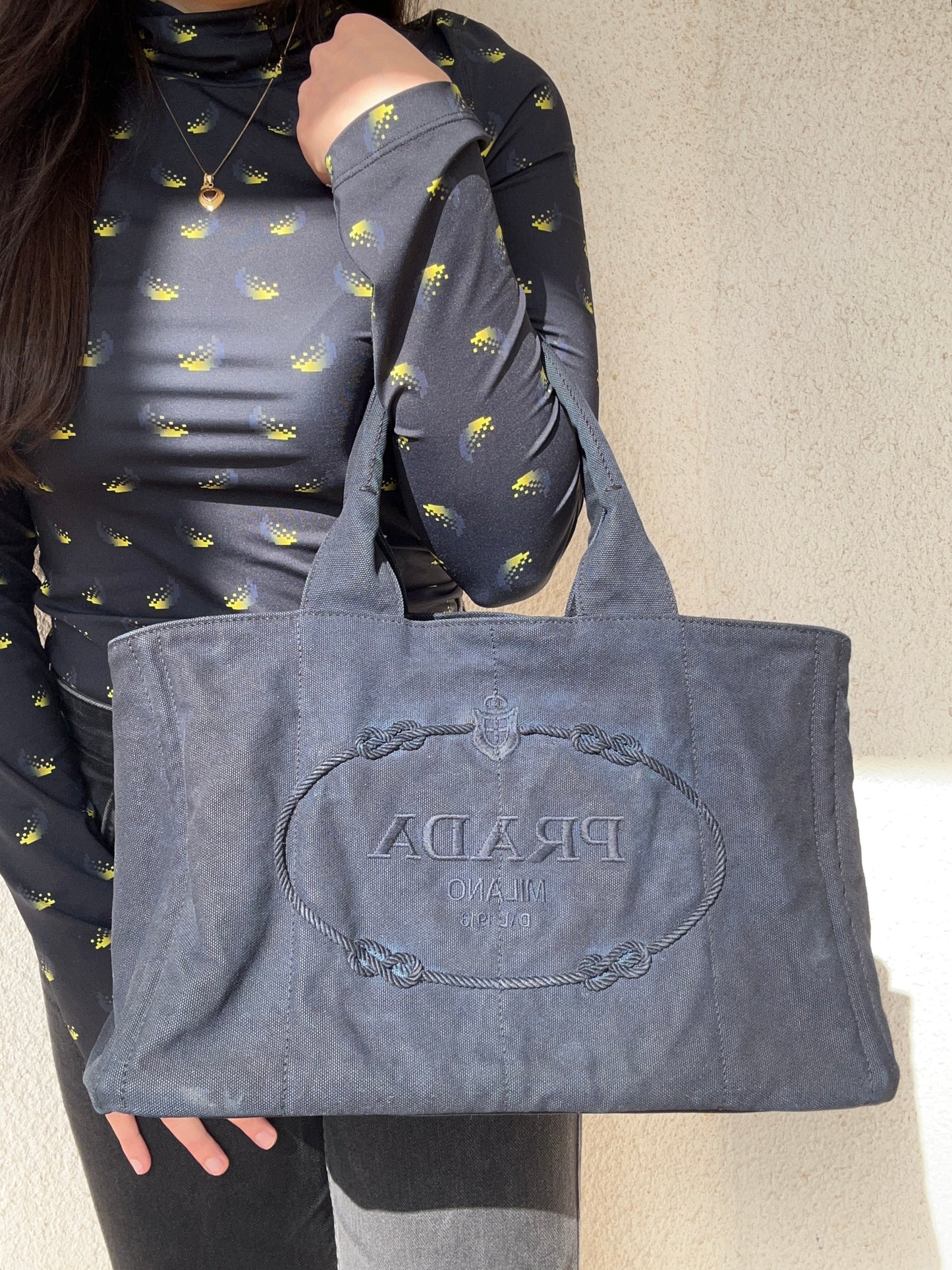 Prada tote blu in denim