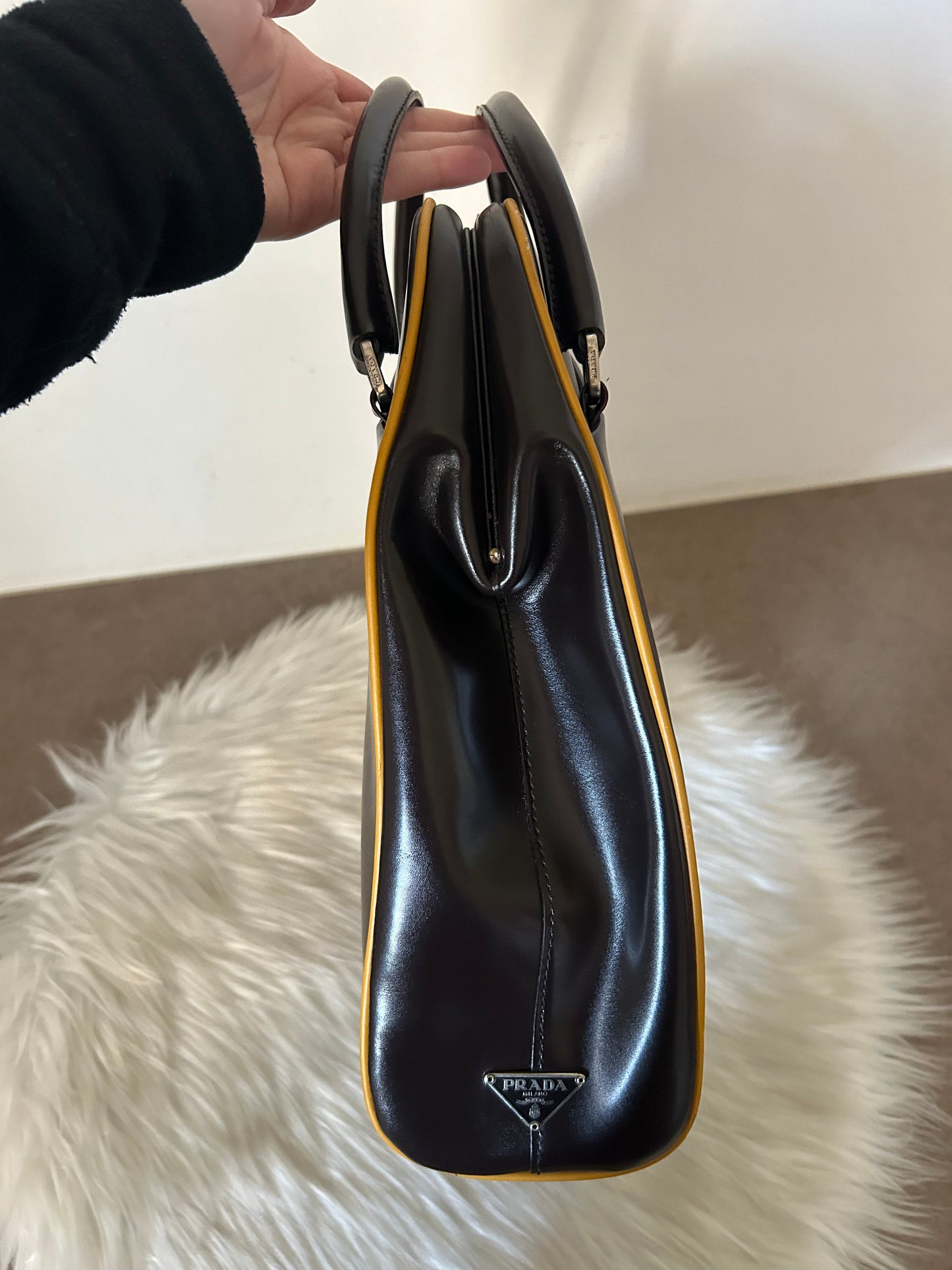 Prada Work in pelle spazzolata cioccolato