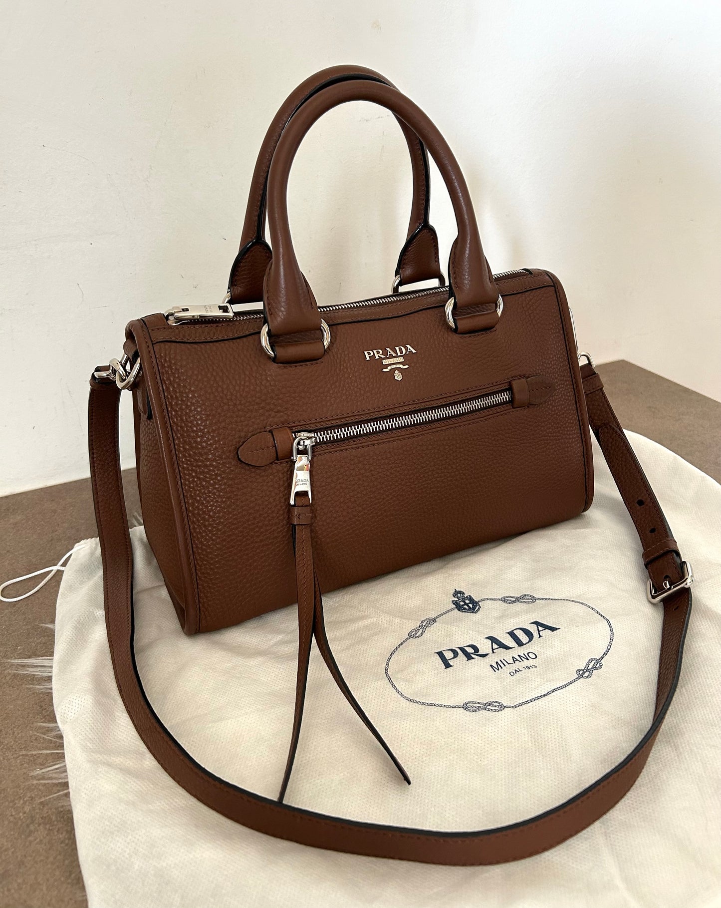 Prada Bauletto marrone in pelle con tracolla