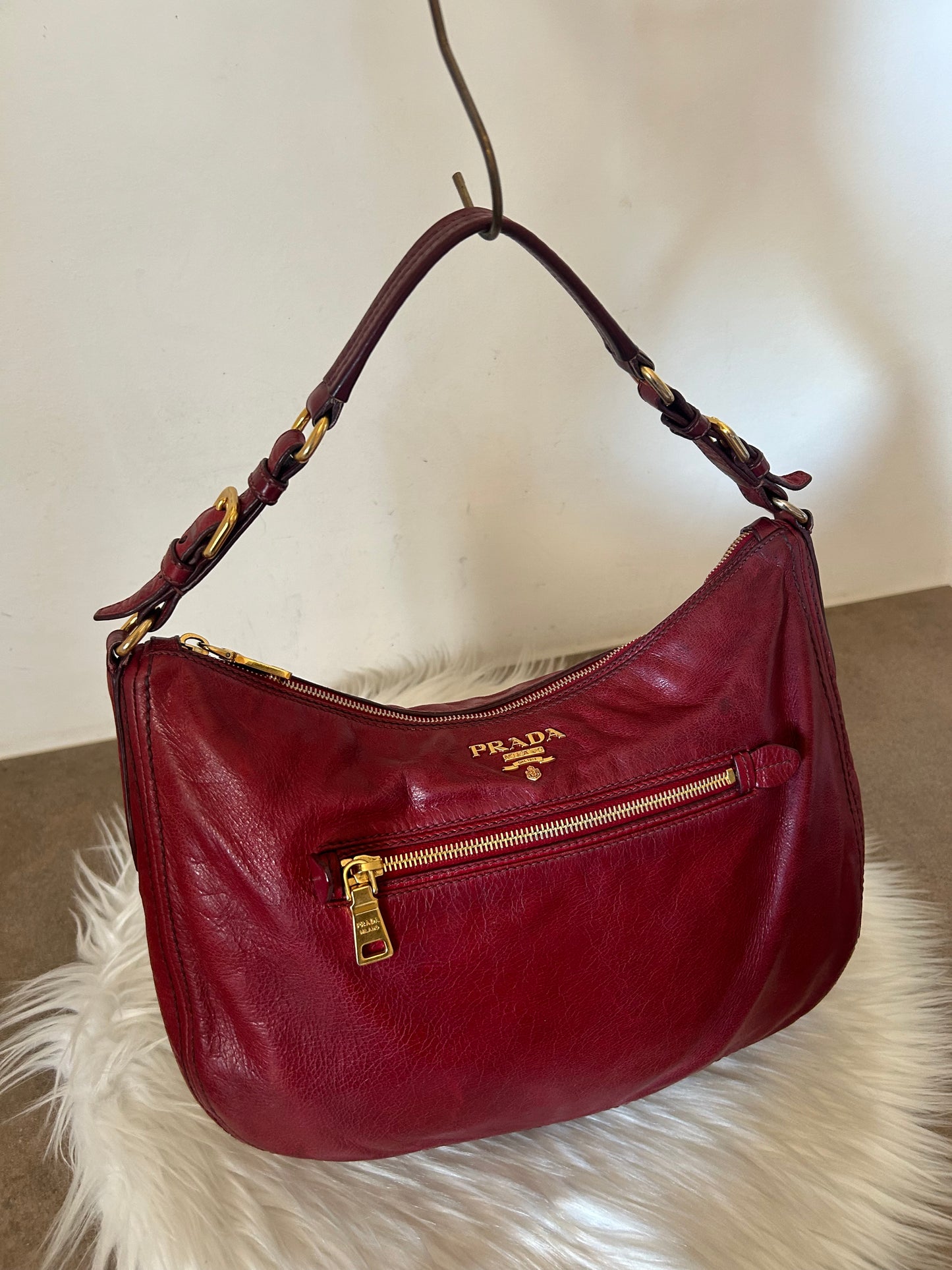 Prada Hobo in pelle rosso ciliegia