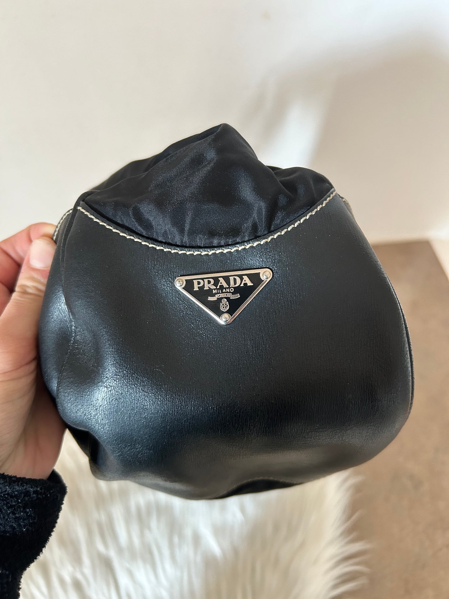 Prada Moon in nylon e pelle nera