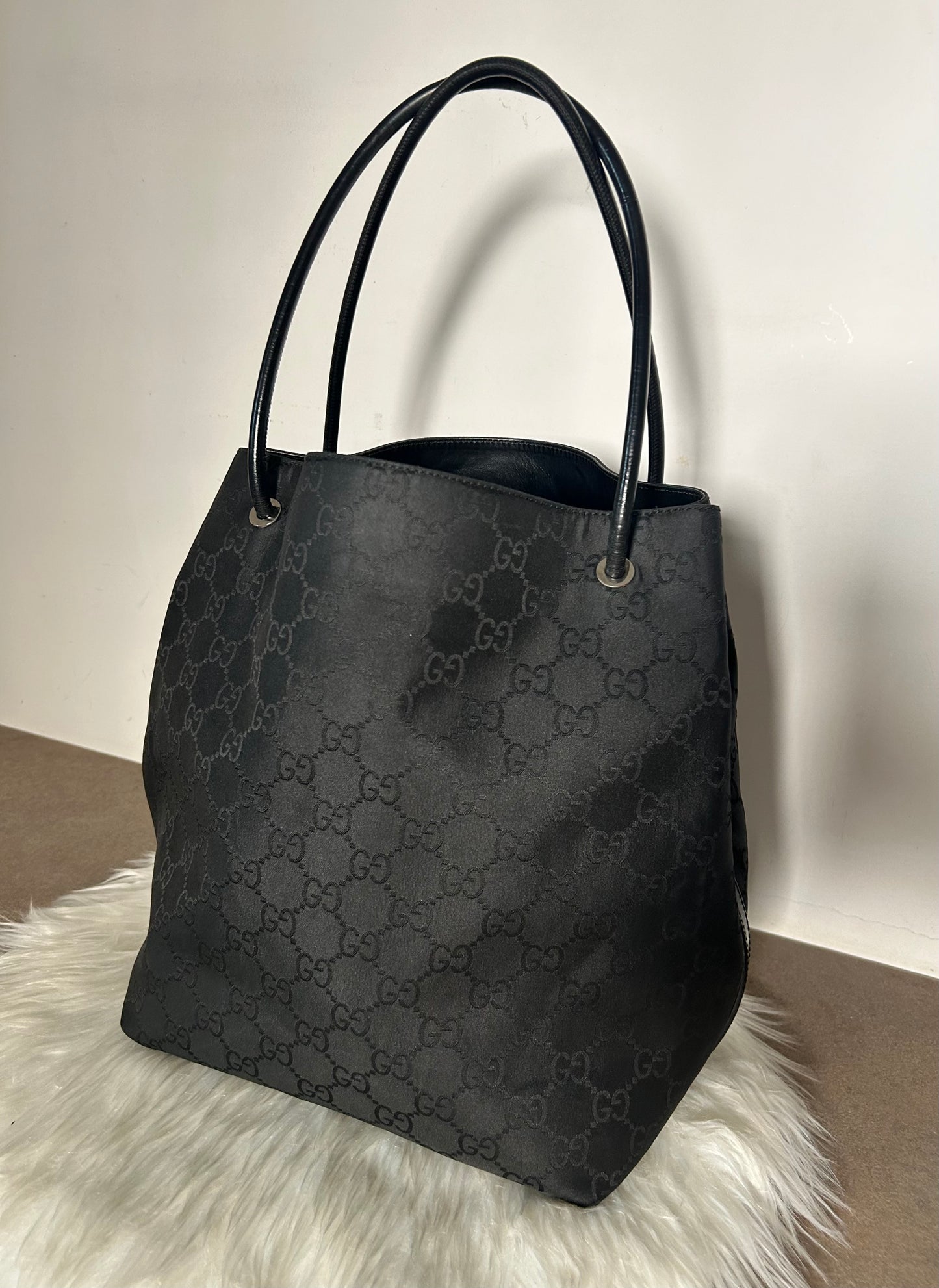 Gucci tote bag nera in monogram