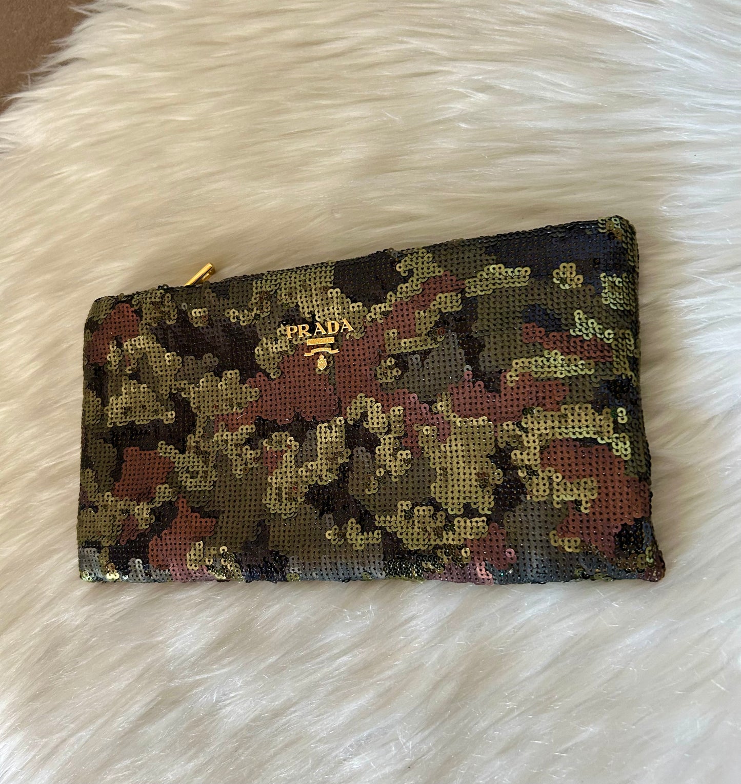 Prada Pochette con paillettes fantasia militare