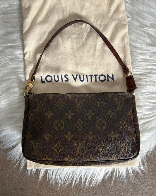 Louis Vuitton Pochette Accessoire in monogram