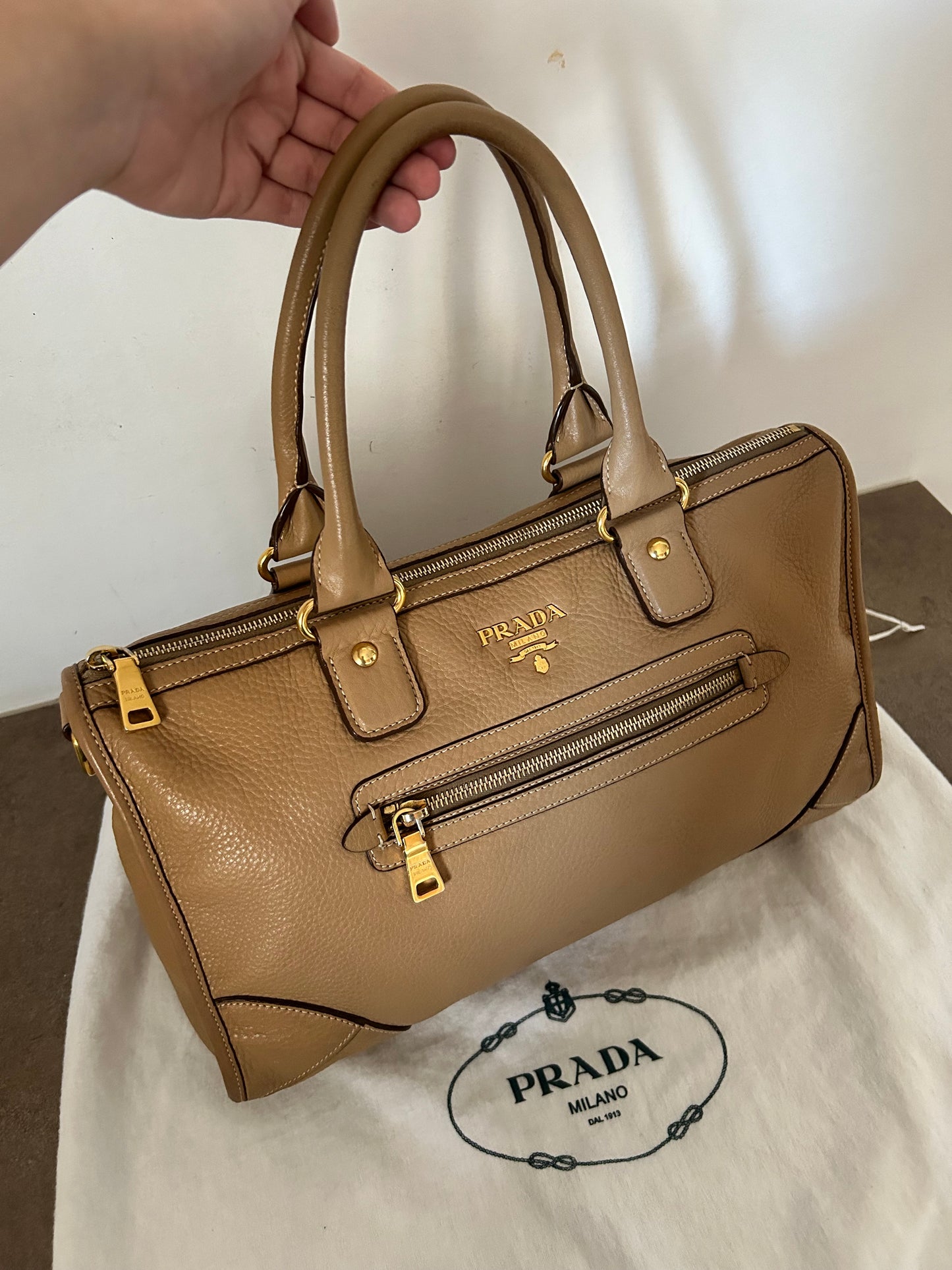 Prada bauletto in pelle beige