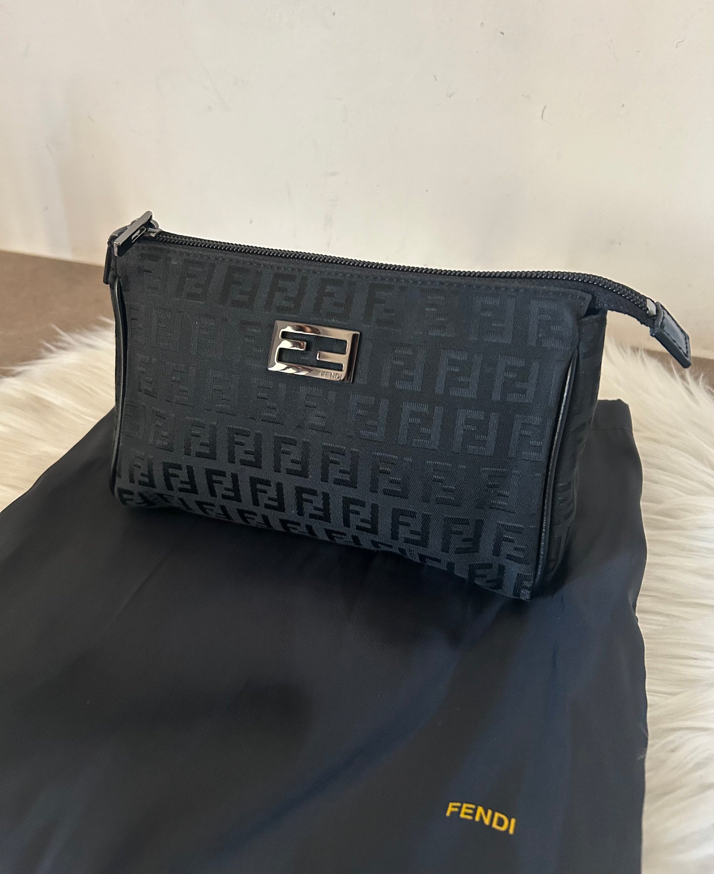 Pochette Fendi in monogram zucchino con dust bag