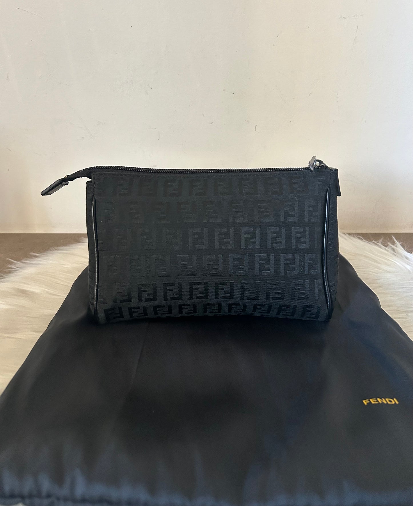 Pochette Fendi in monogram zucchino con dust bag