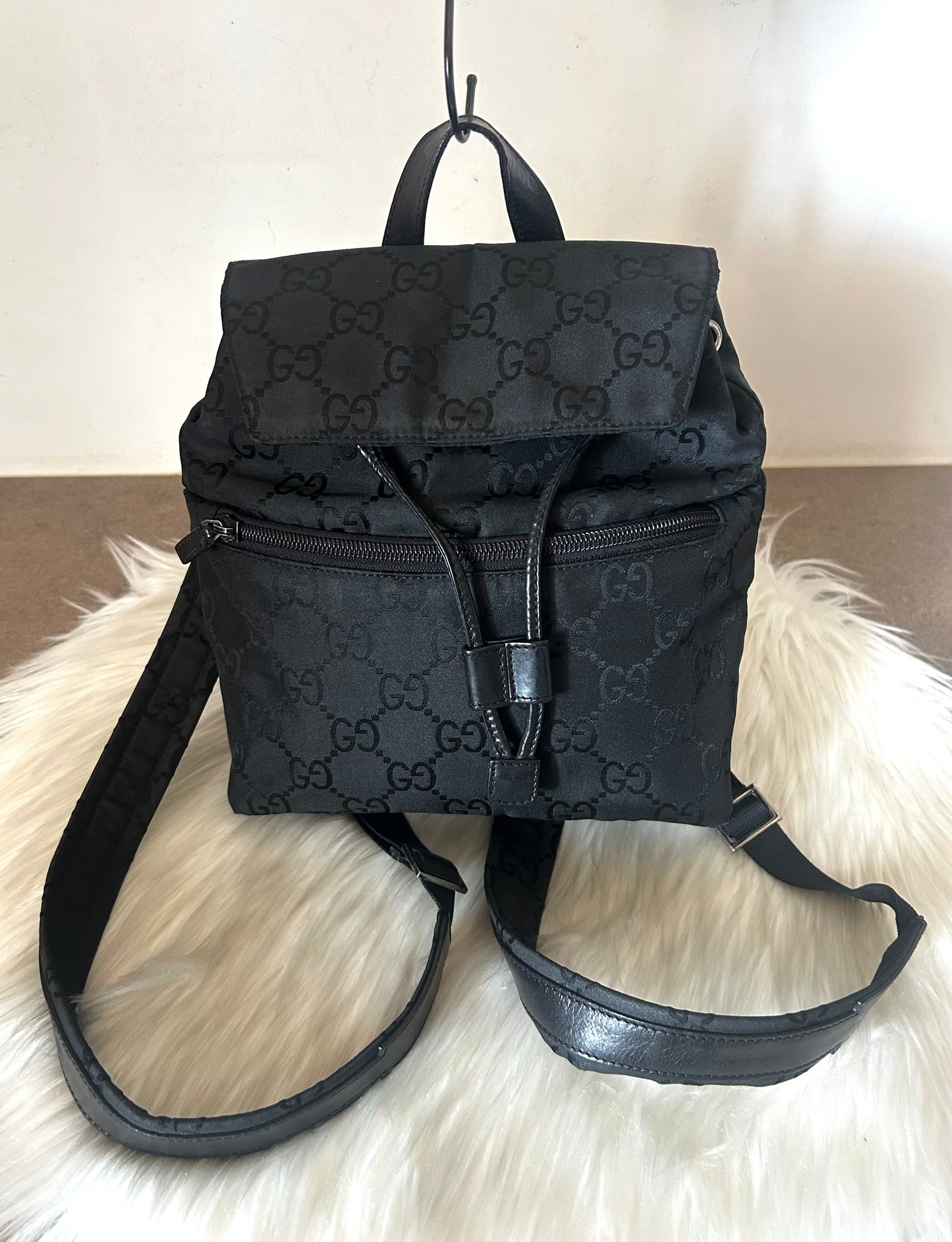 Zainetto Gucci nero in monogram