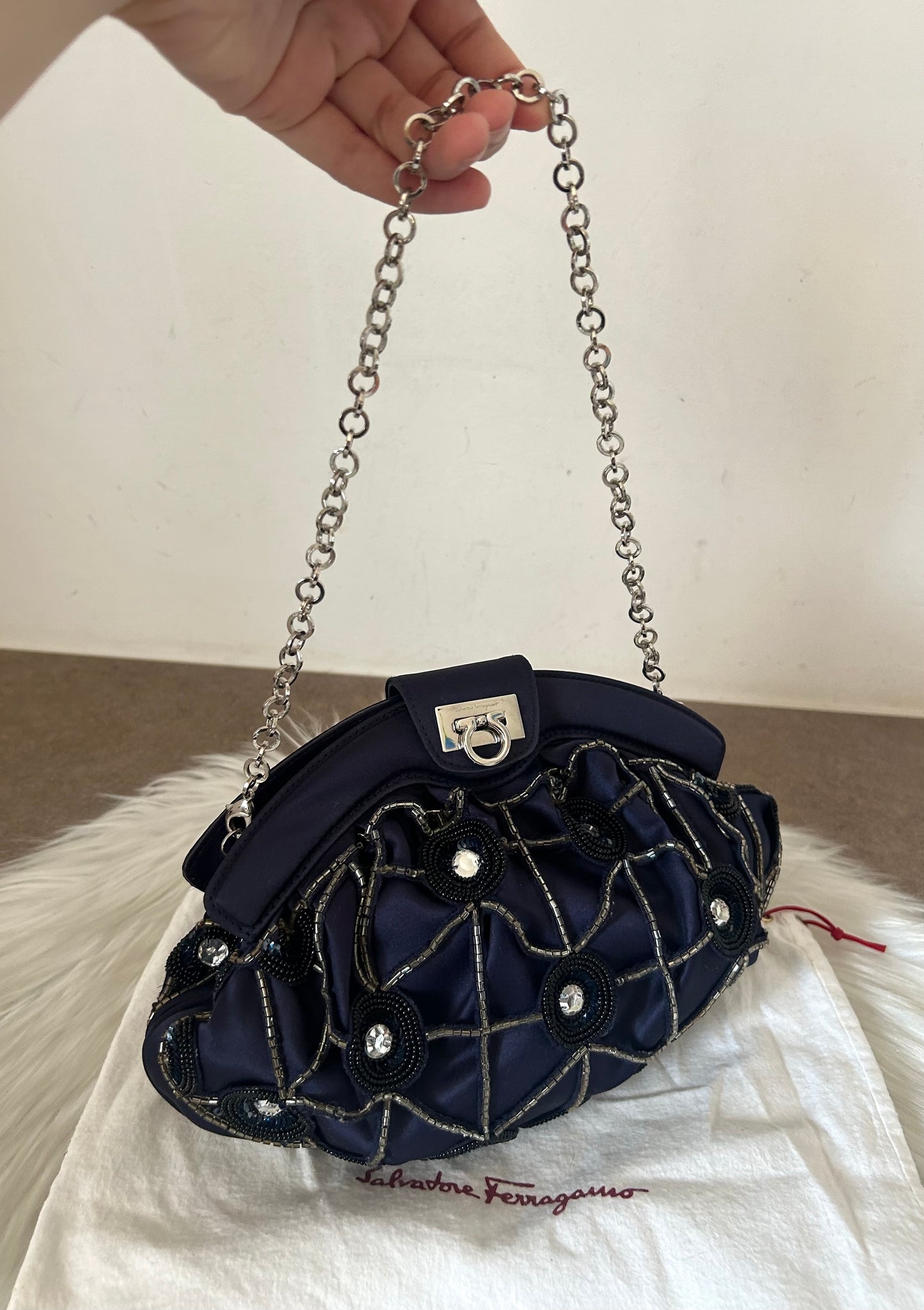 Pochette Salvatore Ferragamo in raso blu