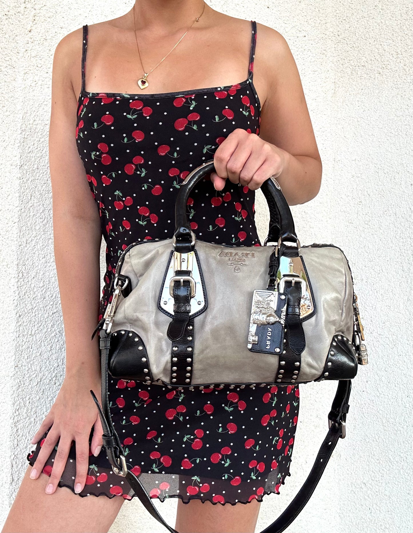 Bauletto Prada in pelle con borchie