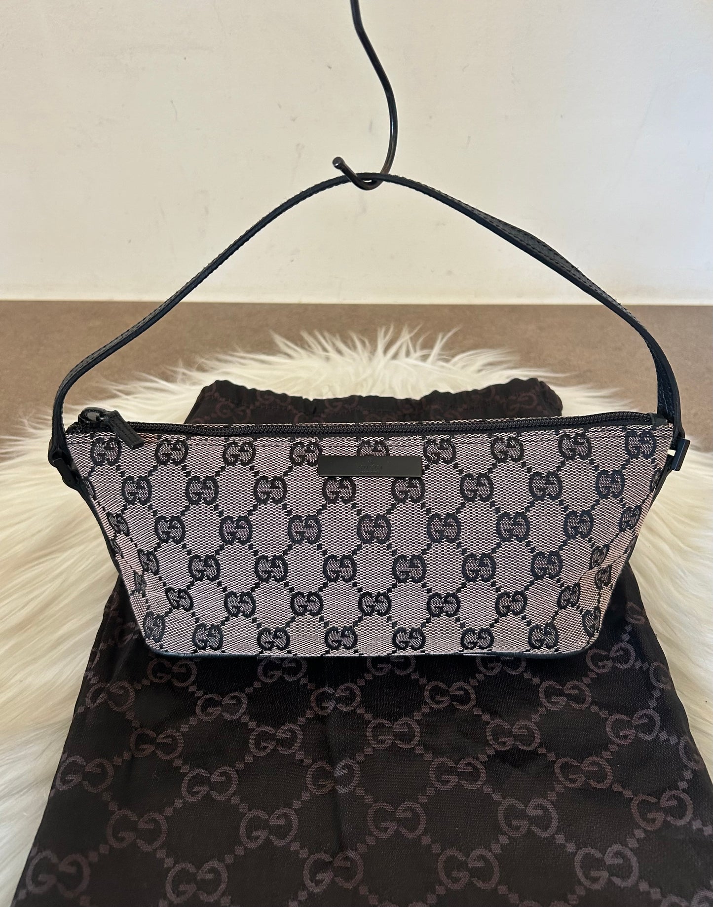 Gucci Boat monogram con metalleria nera