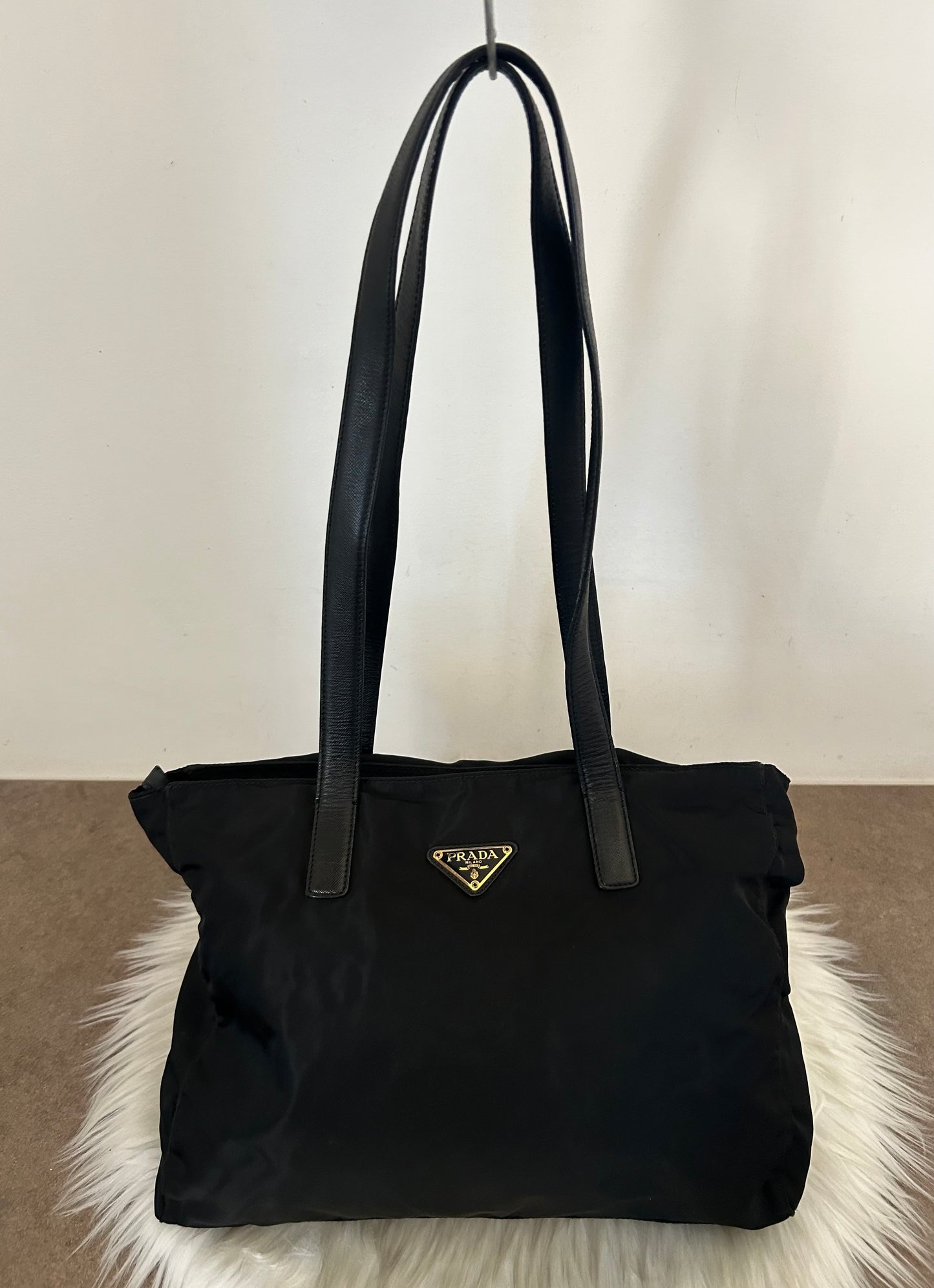 Prada tote in nylon e pelle nera
