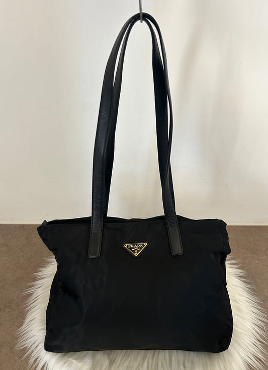 Prada tote in nylon e pelle nera