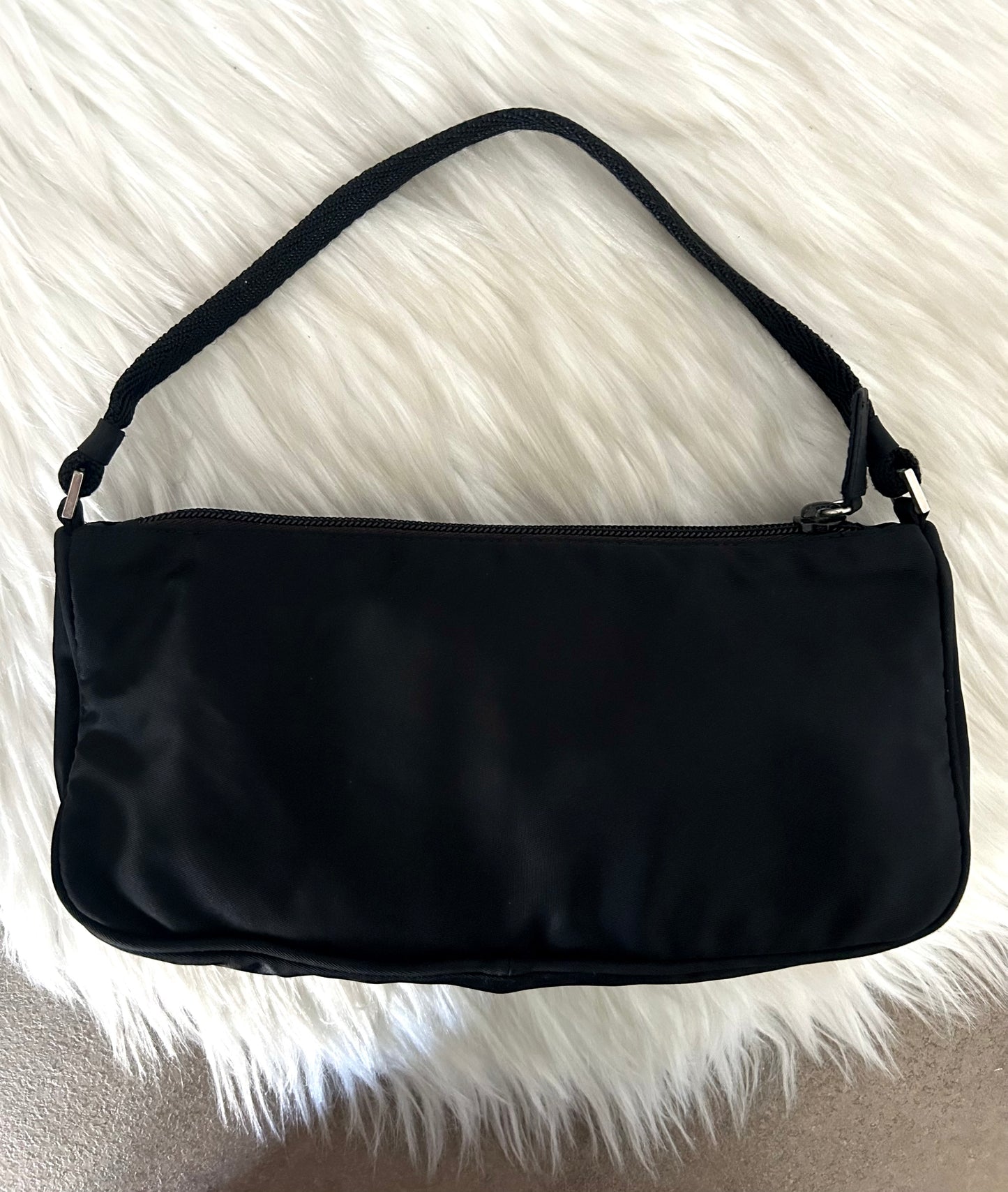 Prada baguette nera in nylon