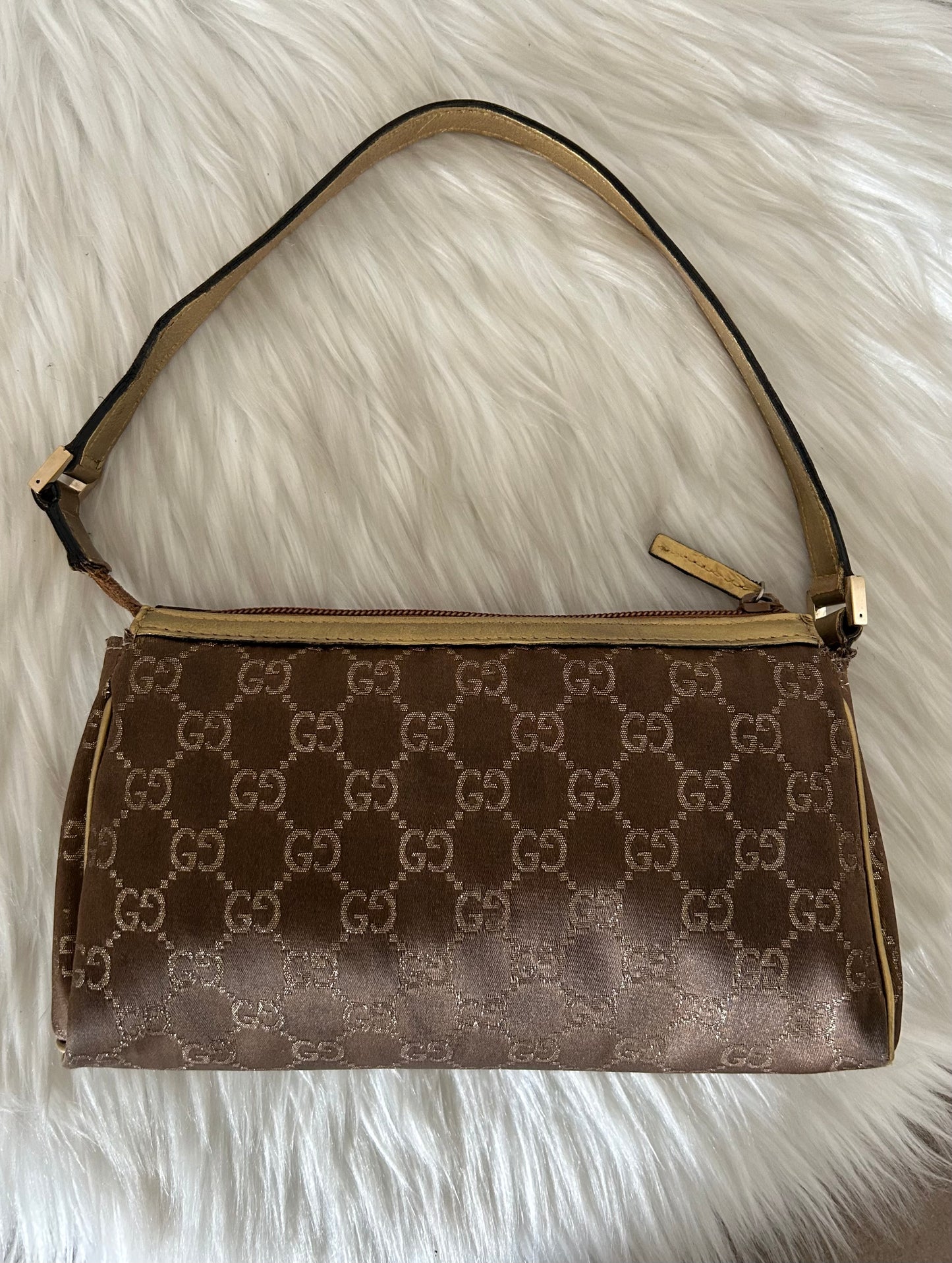 Gucci Abbey dorata in monogram