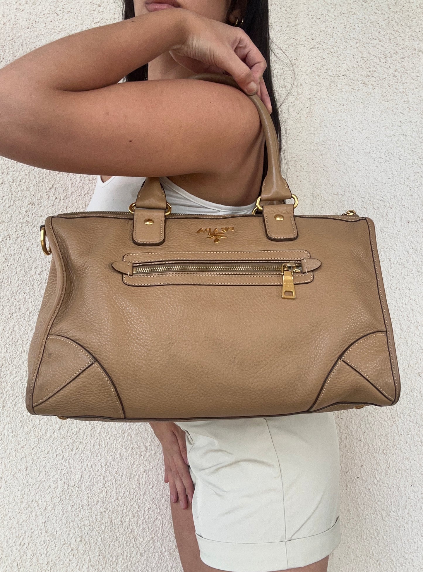Prada bauletto in pelle beige