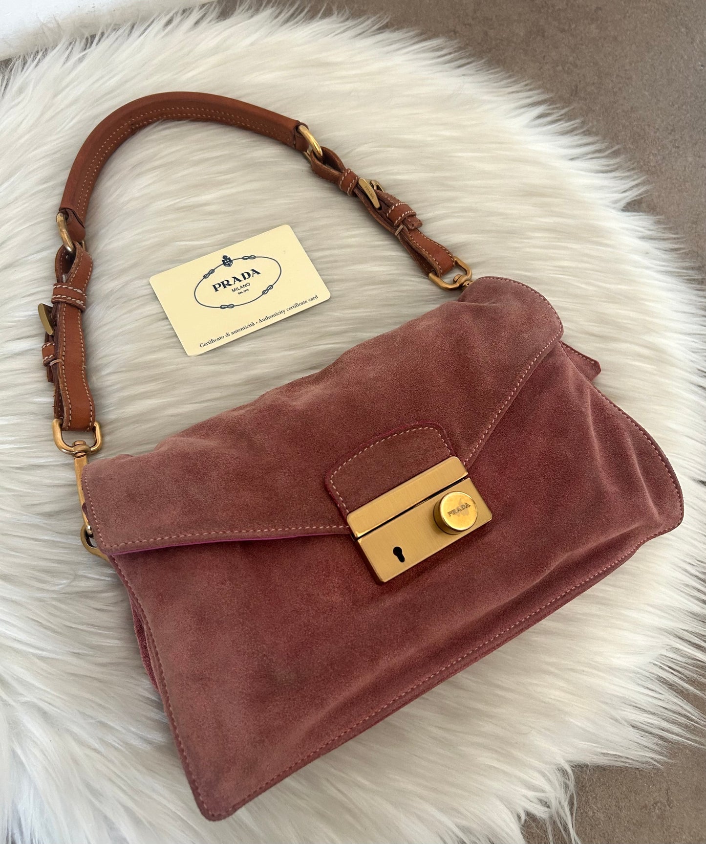 Prada baguette in suede rosa antico