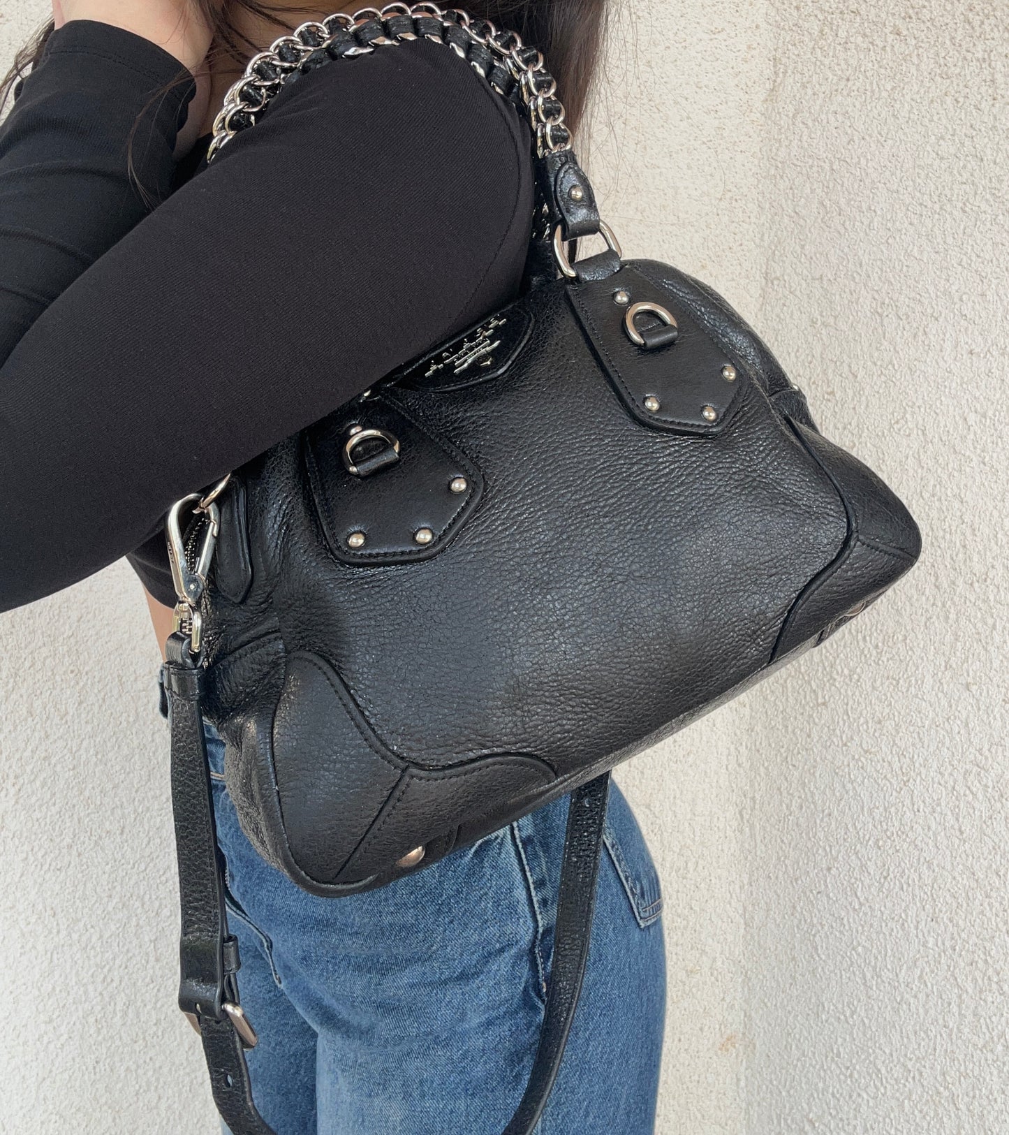 Prada tote in pelle nera con tracolla