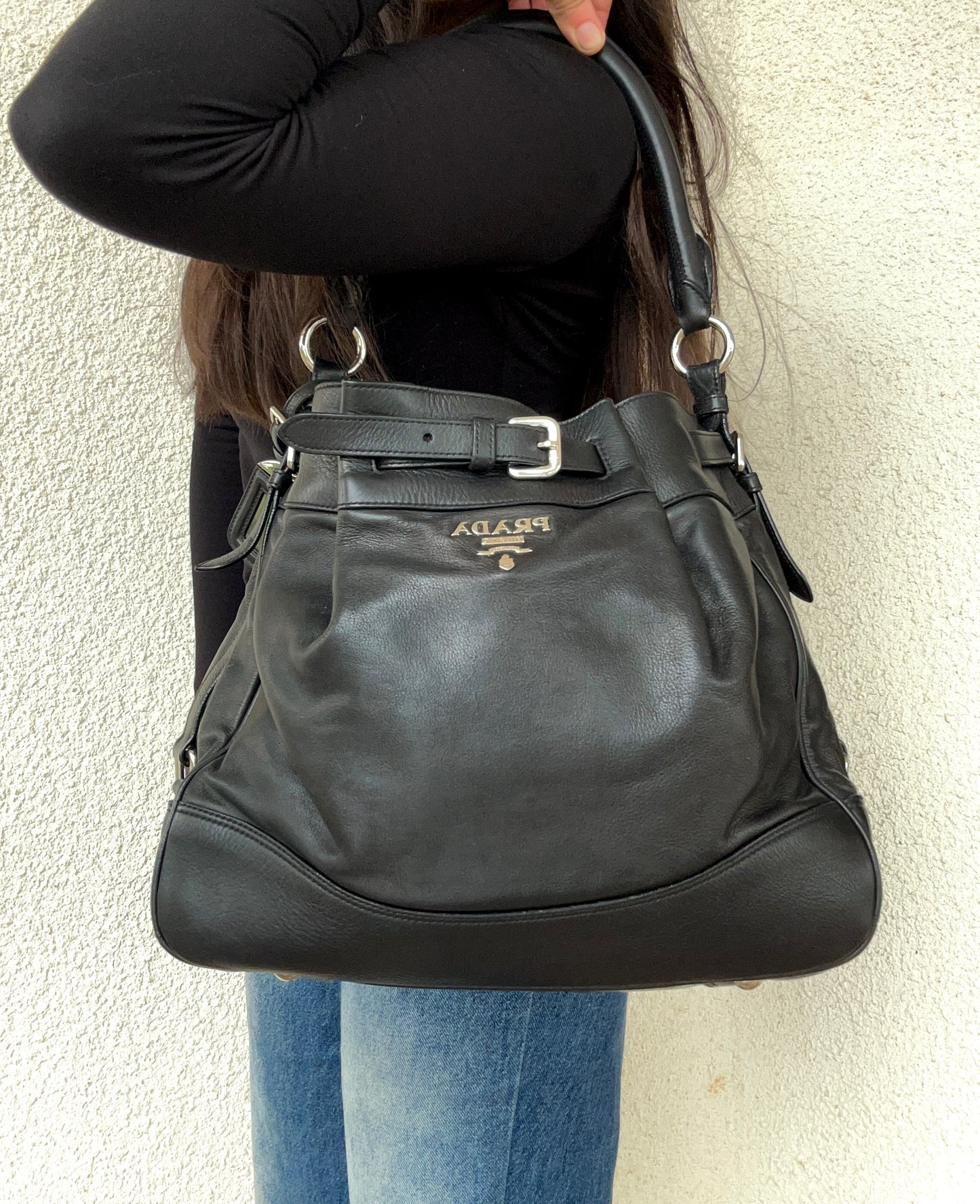 Secchiello Prada Buckle in pelle nero